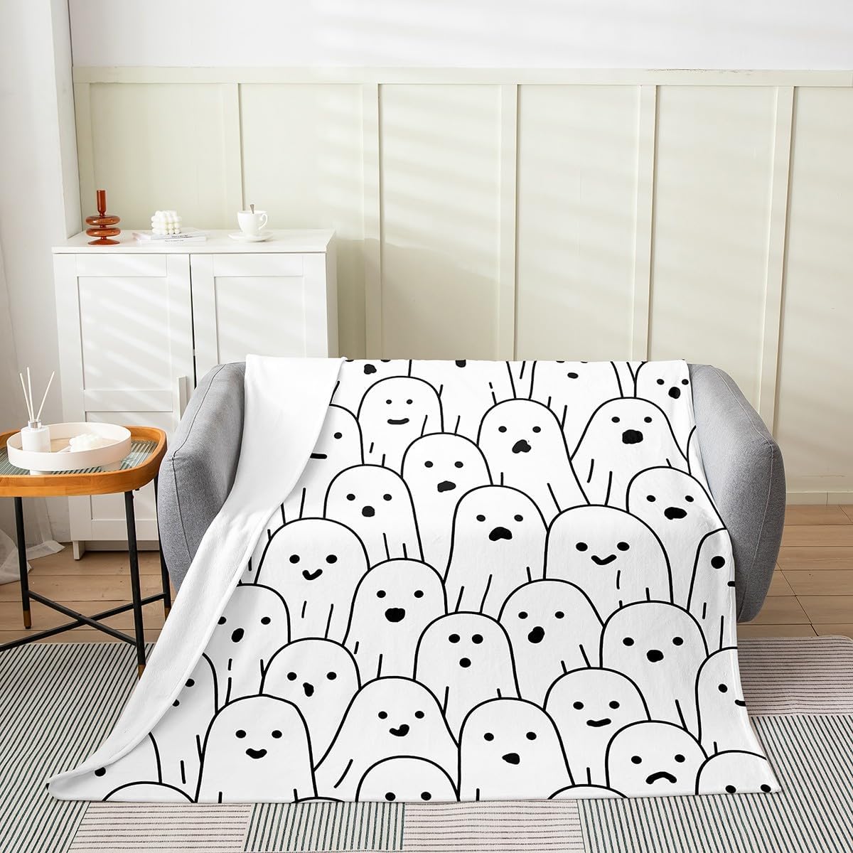 Cute Ghost Fleece Throw Blanket Soft Cozy Black and White Flannel Blanket for Kids Women Adults Halloween Theme Plush Blanket Cartoon Ghost Fuzzy Blanket for Sofa Bed Couch(60x80 Inches)