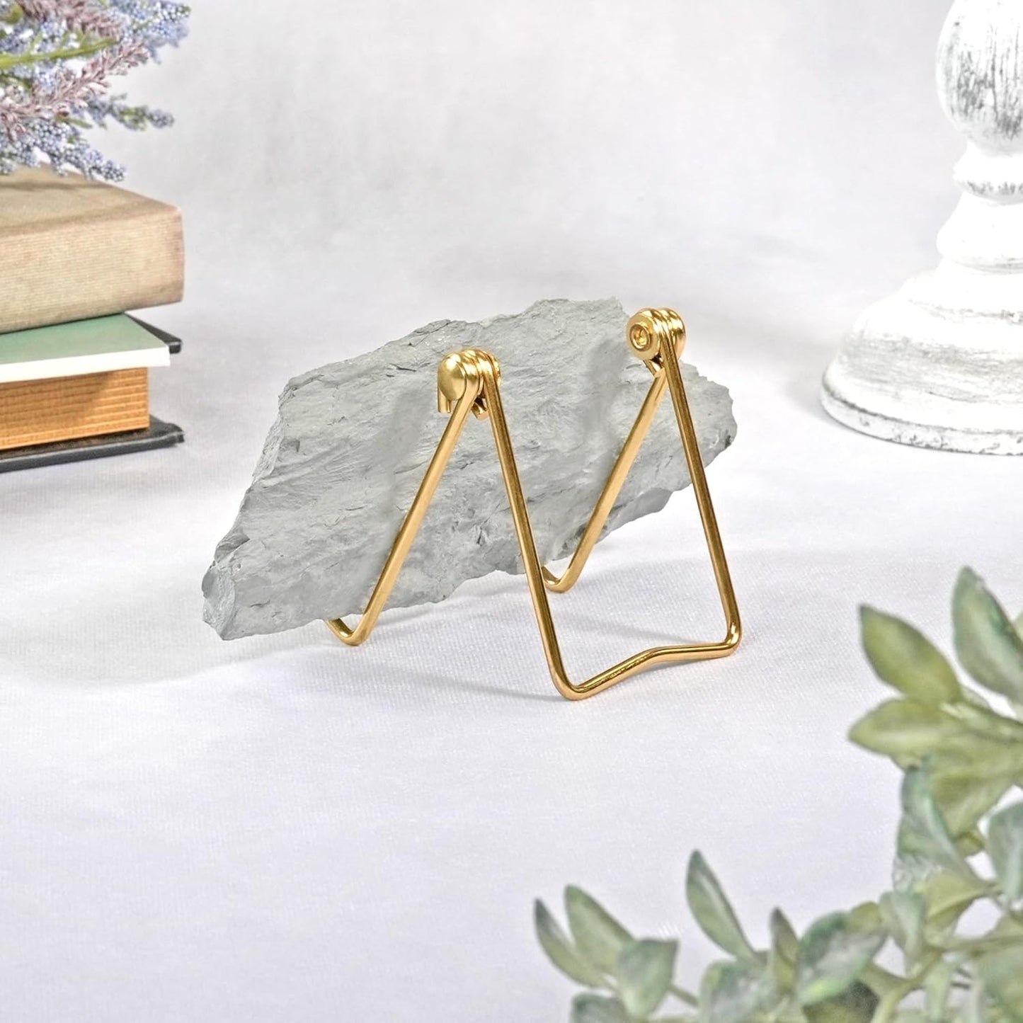 Bard's Folding Gold-toned Wire Easel Stand, 3" H x 2.75" W x 3" D