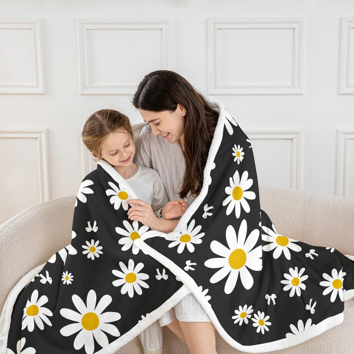 Feelyou Black Daisy Sherpa Blanket Plush Fuzzy Daisy Fleece Throw Blanket Boys Girls Floral Printed for Bed Couch Chair Living Room Botanical Bedroom Decor Throw 50"x60"