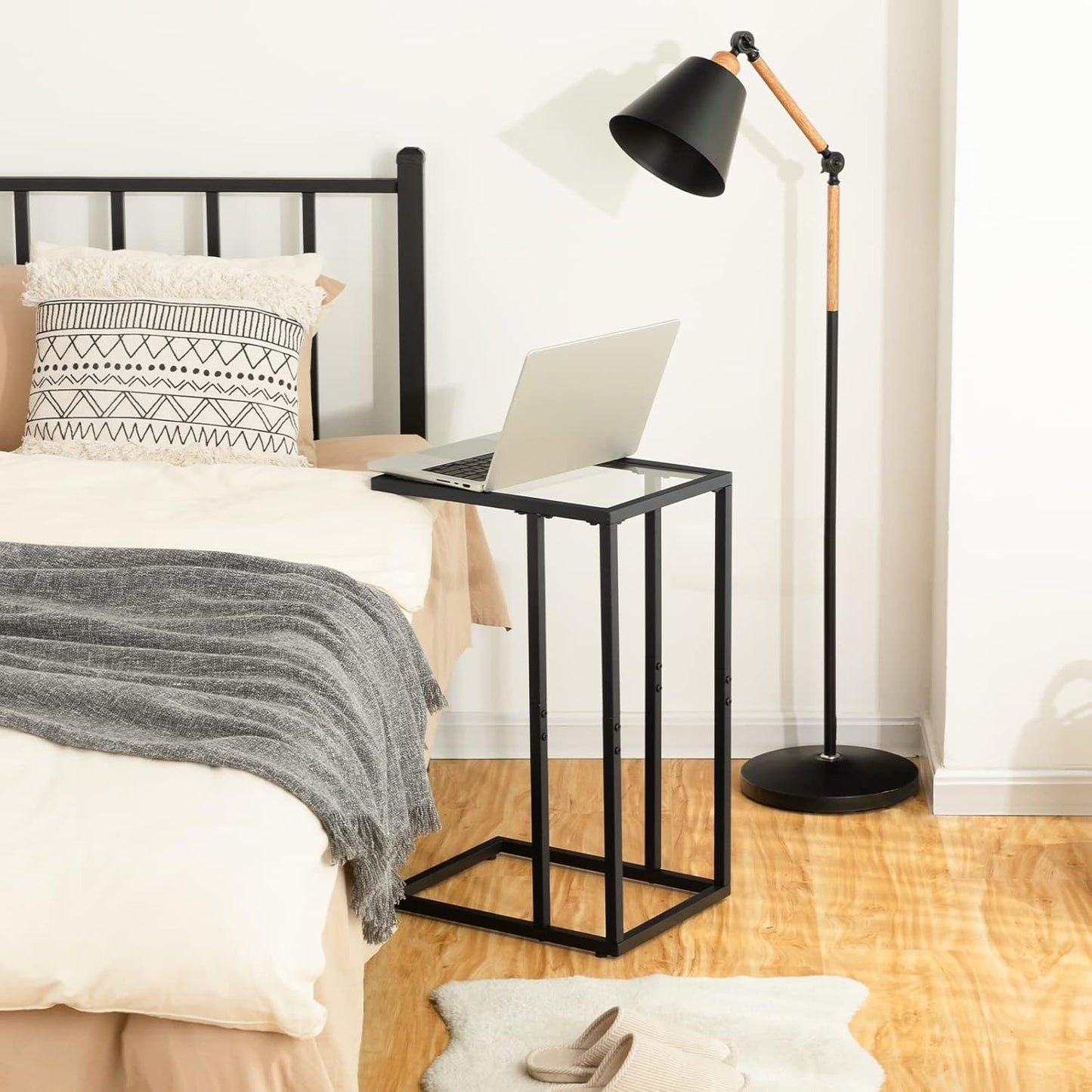 HOOBRO Black C Shaped End Table, Side Table for Sofa, Couch Table for Small Space with Tempered Glass, Metal Frame, Modern Style, Black BK03SF01