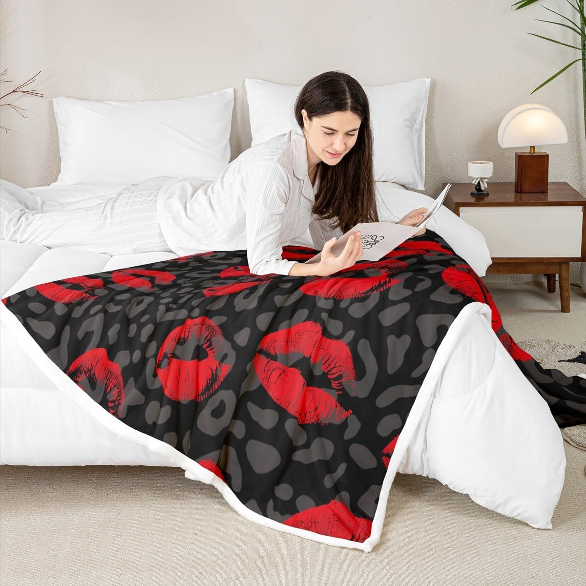Castle Fairy Red Lips Print Fleece Throw Blanket, 50x60 Inch, Kiss Marks Pattern on Dark Black Leopard Background, Fuzzy for Sofa Couch, Romantic Style Polyester Flannel