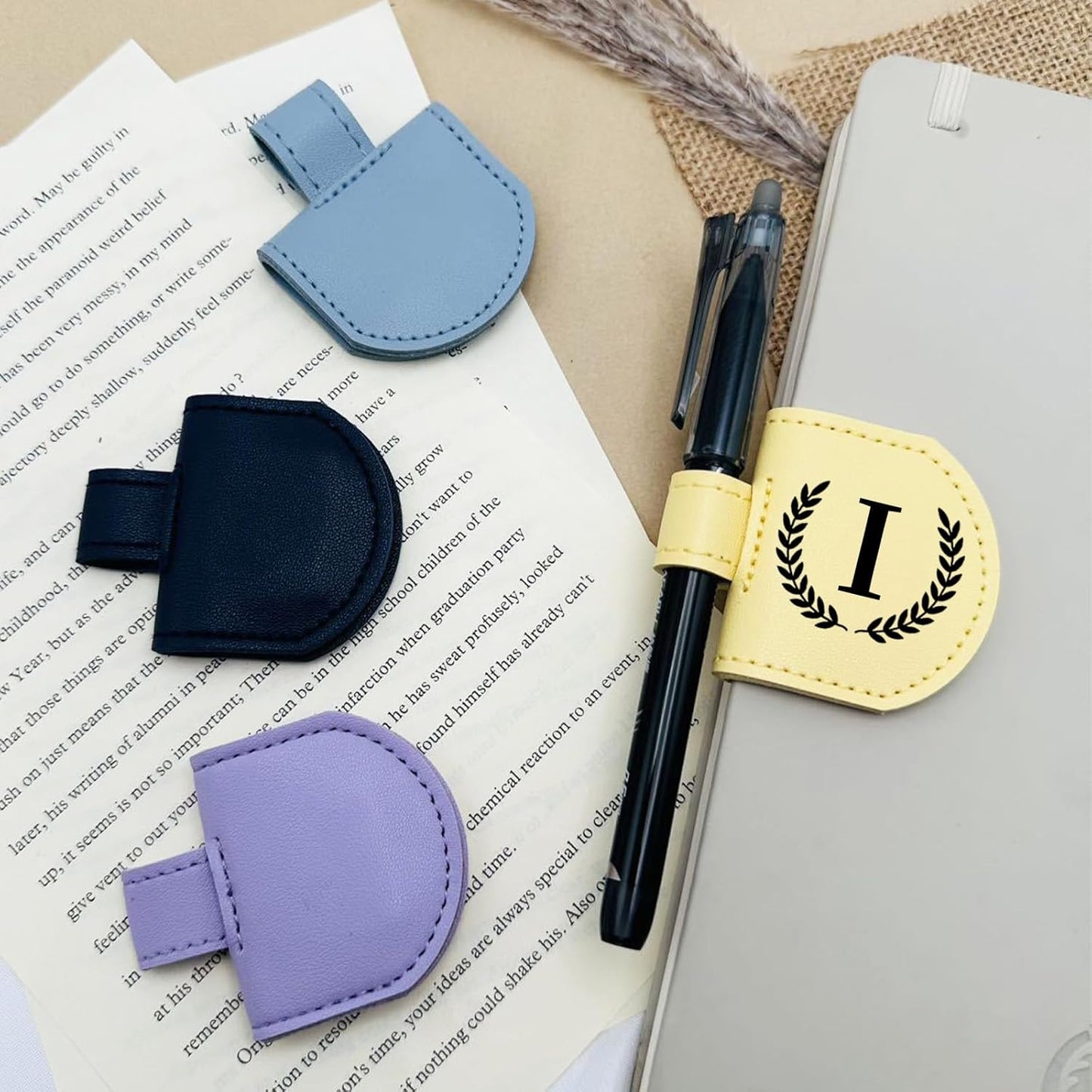 Personalized Magnetic Bookmark Pen Holder, Leather Book Marks for Reading Women& Men, Engraving 26 Letters Name Initial Bookmarks with Pencil Pen Holder, Gift for Book Lovers, Readers (Purple, A)