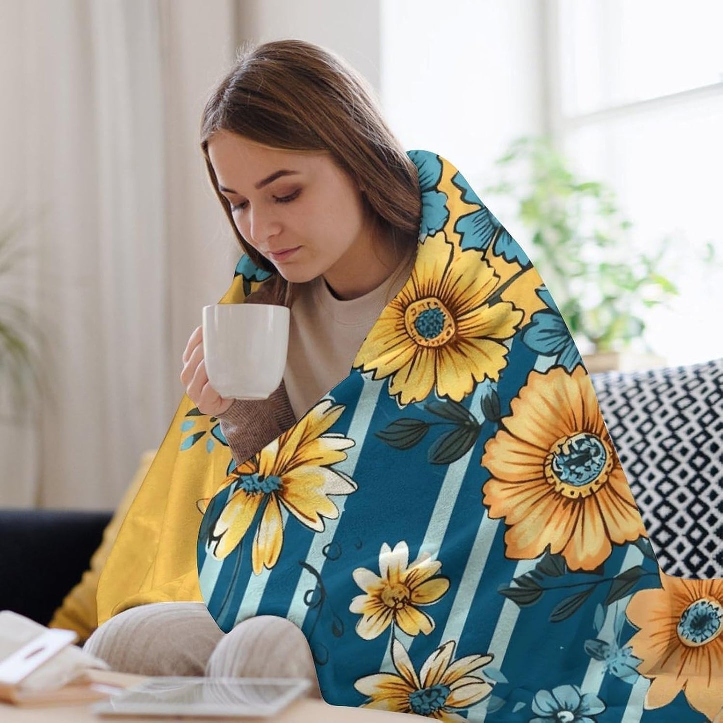 Yellow and Blue Floral Throw Blanket for Couch Super Soft Warm Lightweight Throw Blankets Cozy Flannel Bed Blanket Cute Decorative Blankets for All Seasons Home Decor Gift 60"*80"（150 * 200cm）