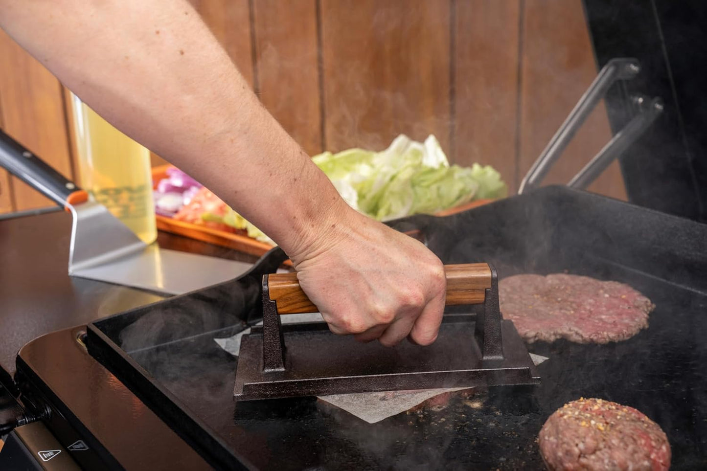 Traeger Grills Flat Top Burger Kit – XL Heavy-Duty Spatula & Cast Iron Burger Press for Smash Burgers, Perfect Sear & Griddle Cooking