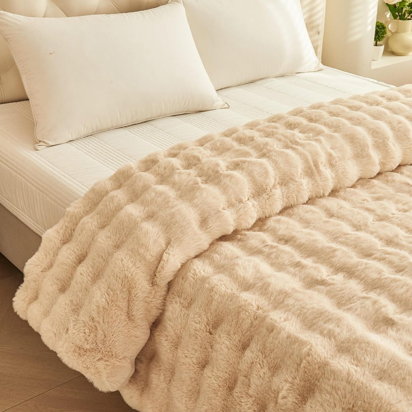 Thick Bubble Faux Fur Heated Blanket Electric Blanket 50"x60", Soft Faux Rabbit Fur with Remote Controller, Overheat Protection, 12 Time Settings, 5 Heating Level, Machine Washable (Beige)