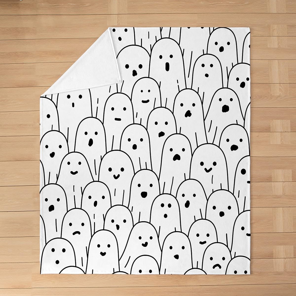 Cute Ghost Fleece Throw Blanket Soft Cozy Black and White Flannel Blanket for Kids Women Adults Halloween Theme Plush Blanket Cartoon Ghost Fuzzy Blanket for Sofa Bed Couch(60x80 Inches)