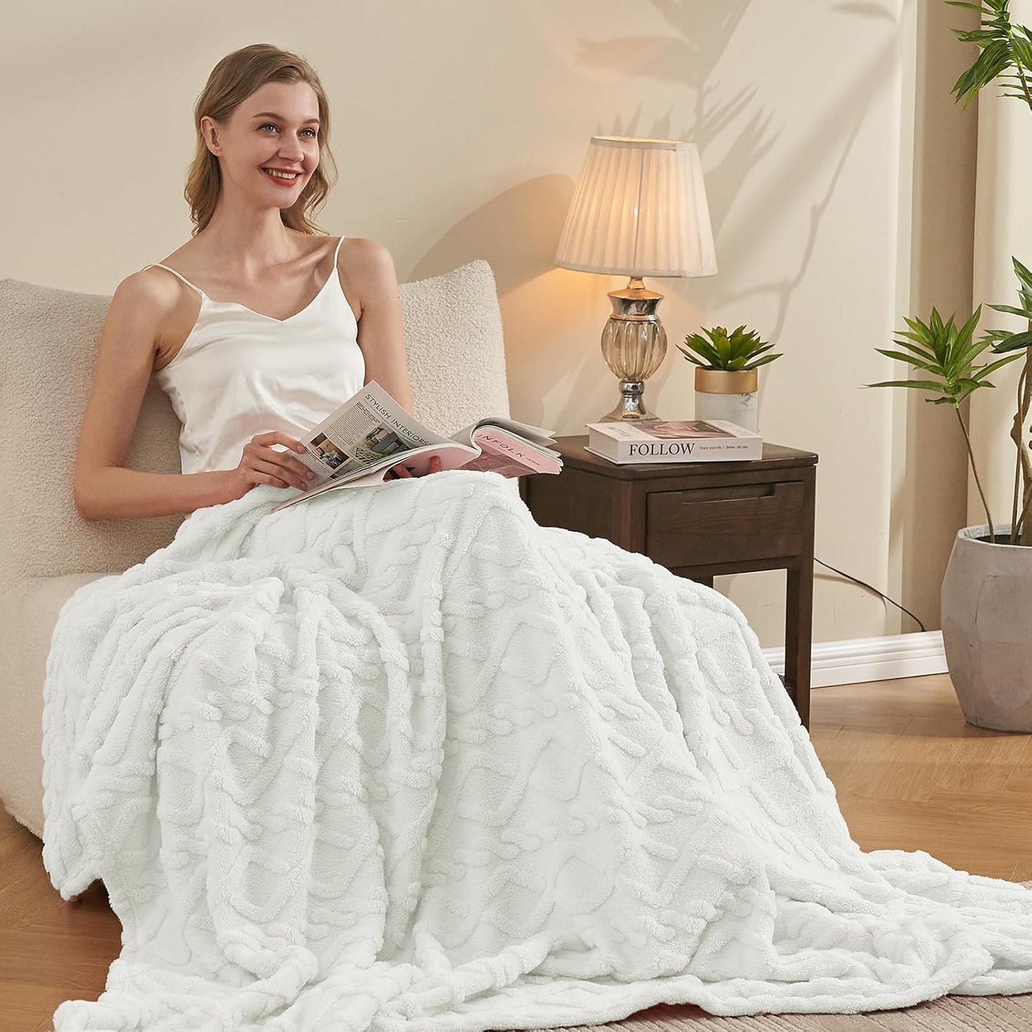 KMUSET White Fleece Blanket for Couch - Super Soft Cozy Throw Blankets for Women, Beautiful 3D Jacquard Gift Blanket for Girls, 60 x 80 Inches