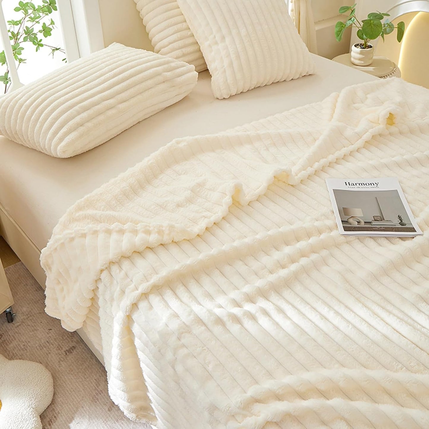 Plush 3D Stripe Fleece Throw Blanket for Couch, Ultra Soft & Warm All-Season Comfort, Lightweight Cozy Throws for Sofa Bed Dorm, for Women Girls (Off White, Twin（60 * 80in）)