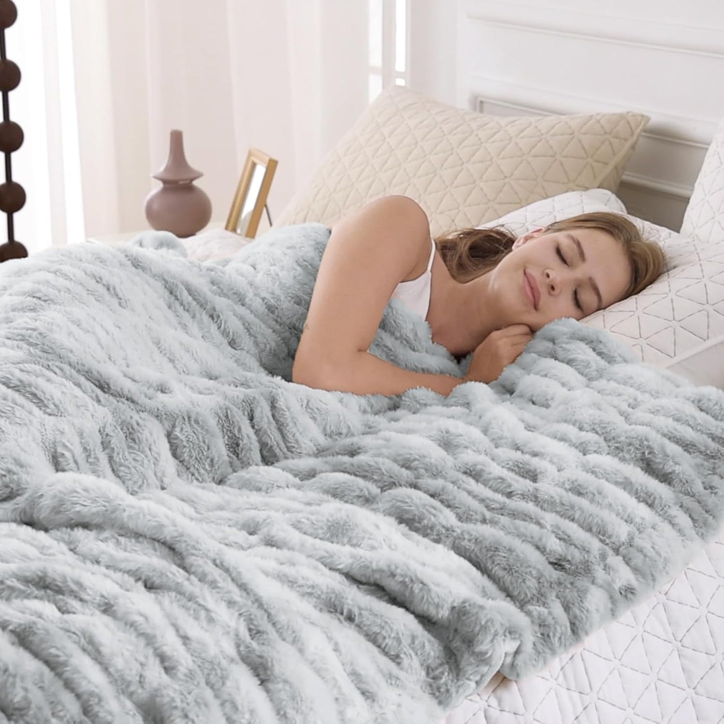 Warm Fuzzy Faux Fur Blanket, Elastic Striped Fleece Throw Blanket for Couch Sofa Bed Living Room, Light Grey Double-Sided Furry Blanket and Throws - 50"x 60"