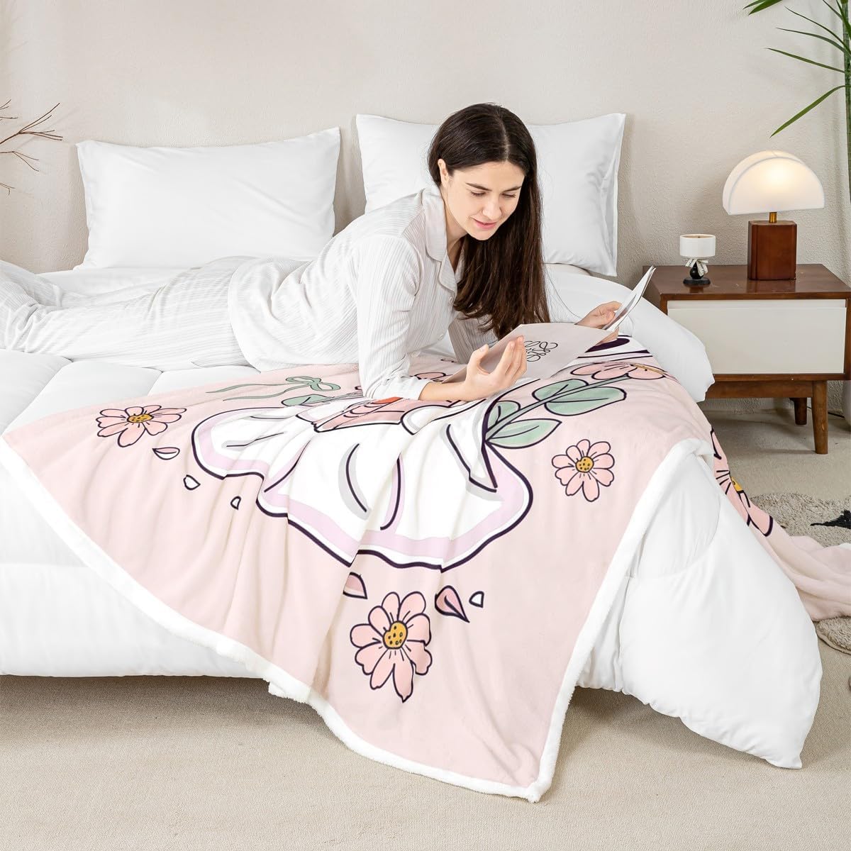 Erosebridal Kawaii Ghost Fleece Blanket Twin 60x80 Pink Spooky Ghost Reading Sherpa Blanket for Sofa Couch Halloween Flowers Fuzzy Plush Throw Soft Warm Exotic Goth Pattern