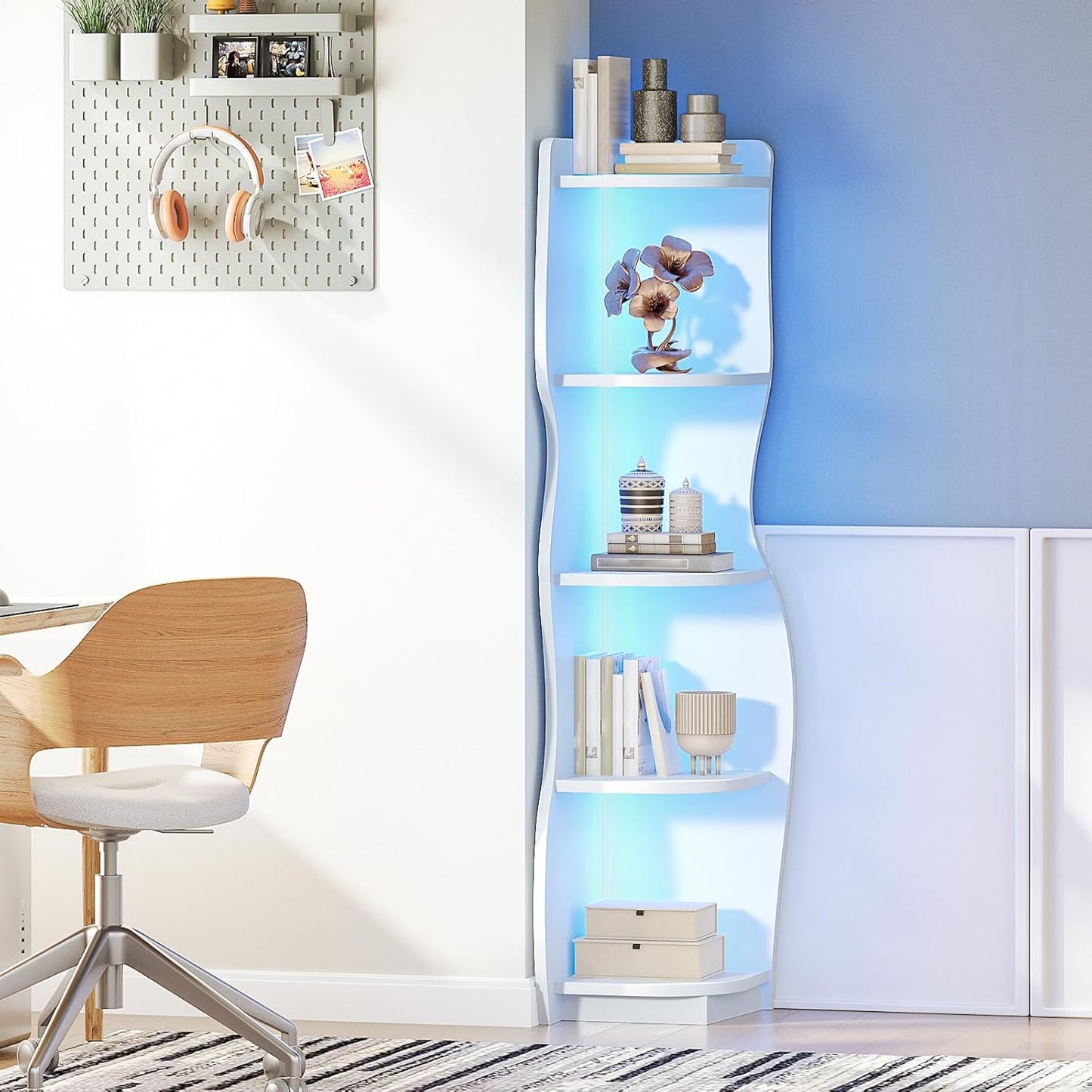 HOOBRO Corner Shelf with Light, 5-Tier Modern Corner Bookshelf, Stylish Display Bookcase，Wooden Open Book Shelf Storage Rack for Small Spaces, Living Room, Home Office, White WT67DCJ01
