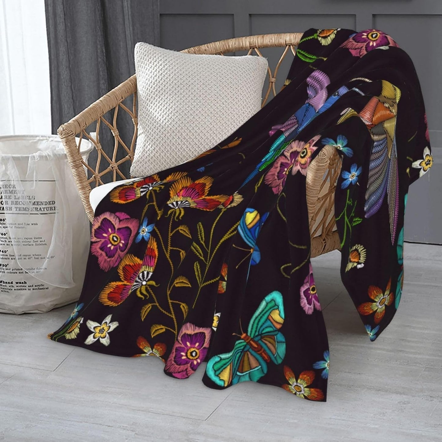 Hummingbird Bird Fleece Throw Blanket Ultra Soft Cozy Blooming Flowers Decorative Flannel Blanket All Season for Home Couch Bed Chair Travel 60x50in