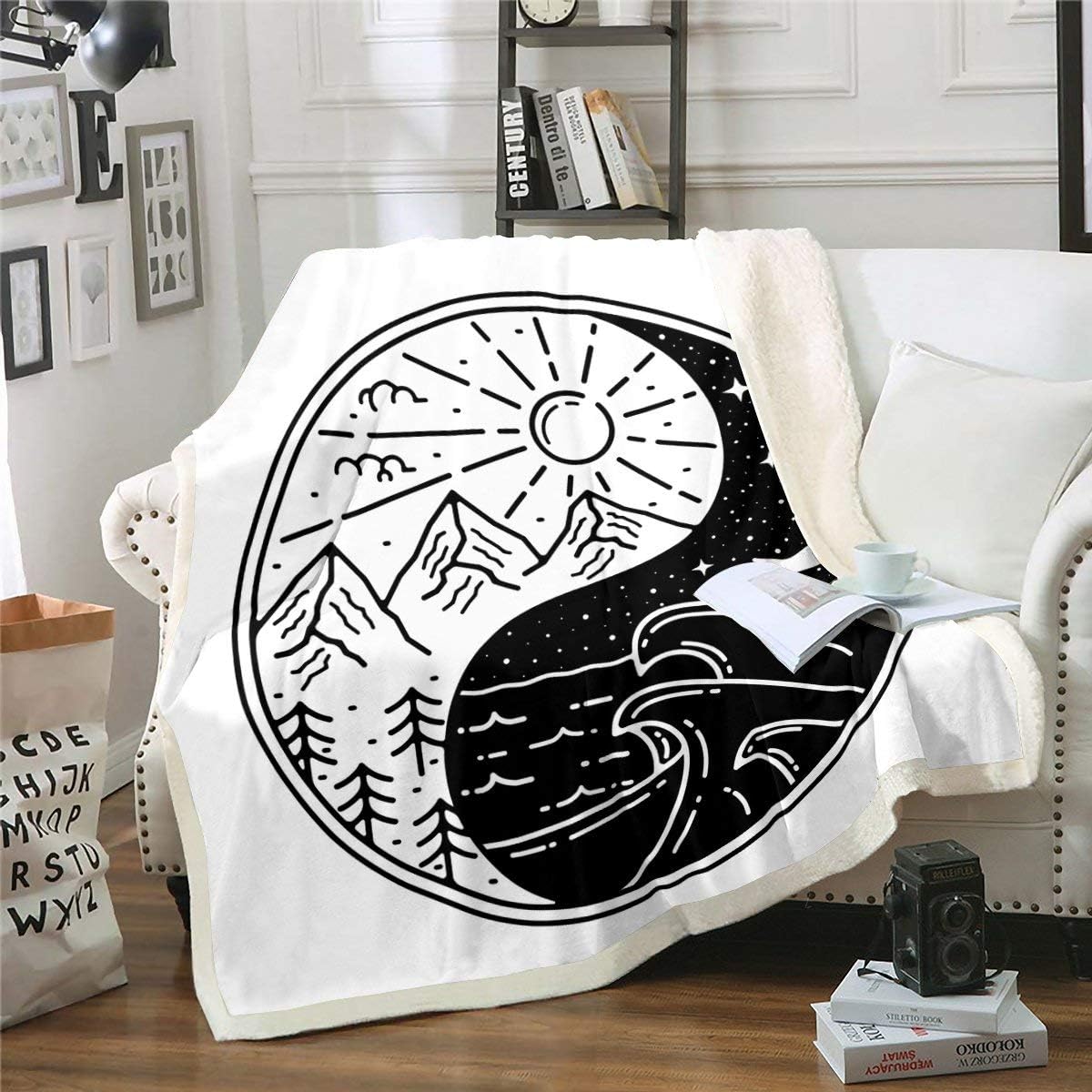 Yin Yang Plush Blanket Boho Trippy Psychedelic Art Fleece Throw Blanket for Bed Sofa Couch Gossip Pattern Sherpa Blanket Traditional Yin Yang Theme Warm Fuzzy Blanket Room Decor Throw 50"x60"
