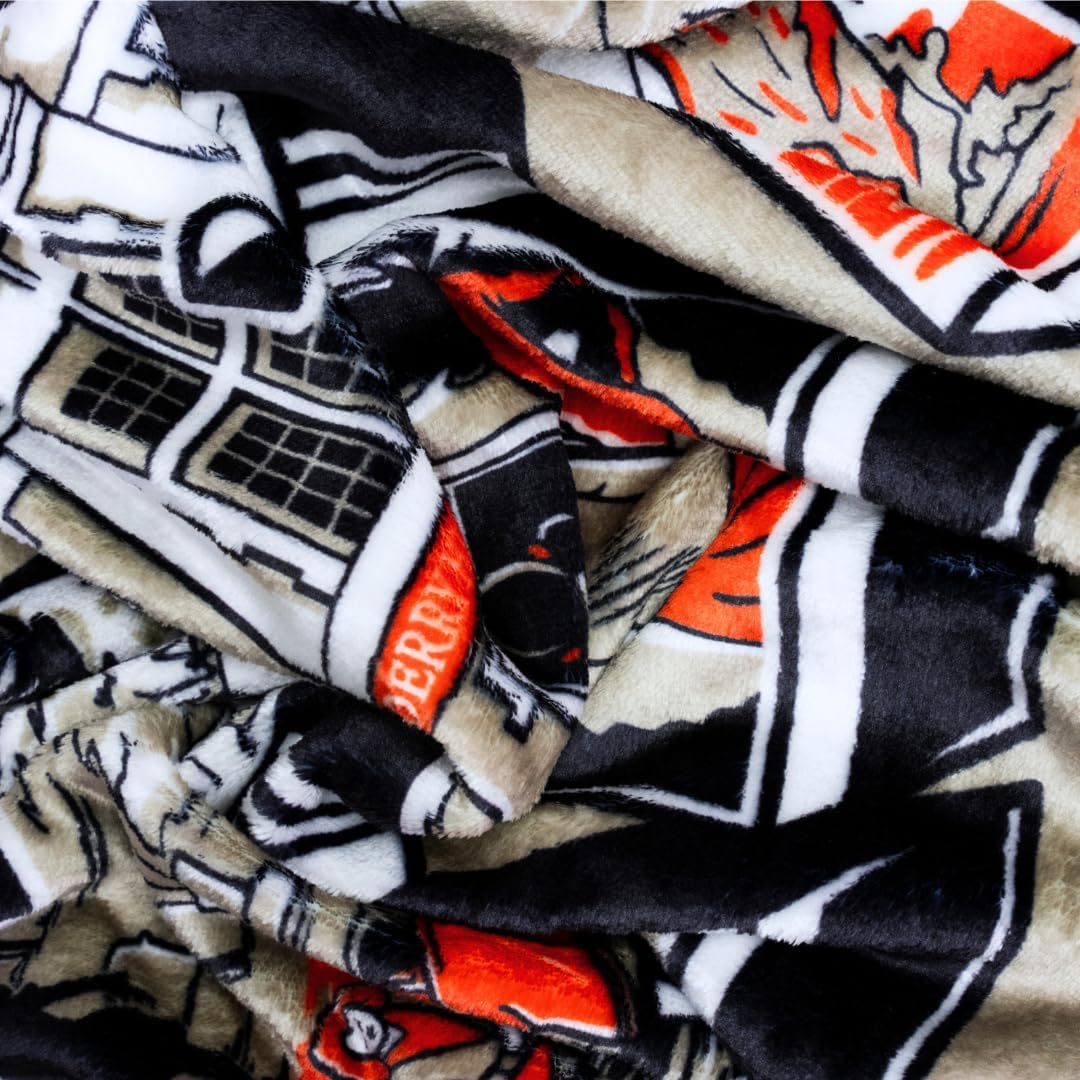 Franco Collectibles Welcome to Derry IT Pennywise Clown Halloween Horror Throw Blanket, Super Soft Cozy Plush Bedding, 46" x 60", (Officially Licensed Product)