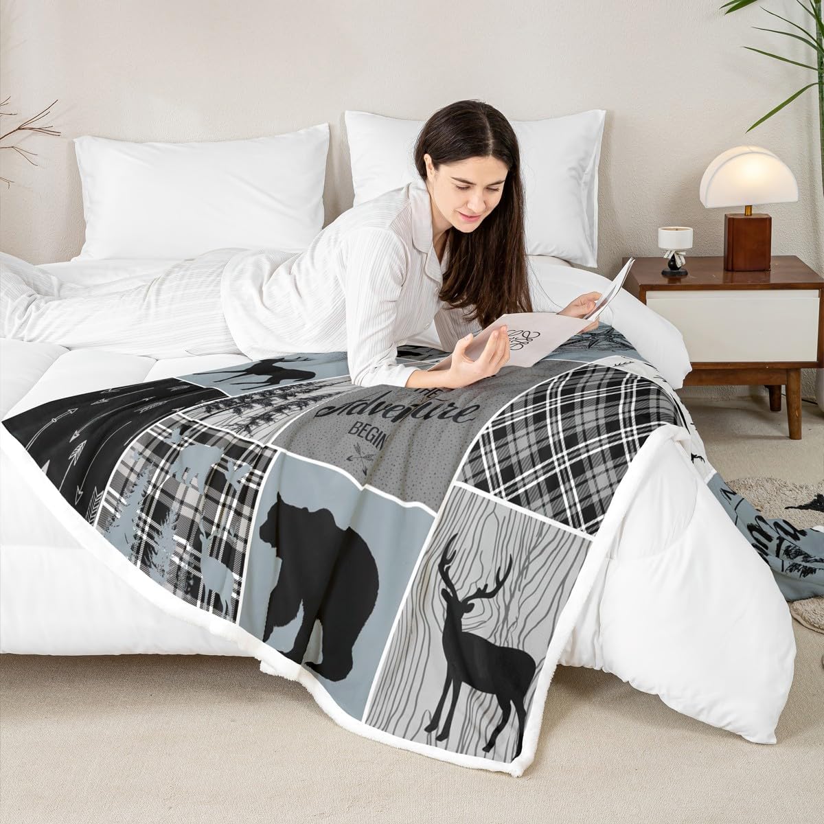 Cabin Rustic Lodge Throw Blanket, Bear Deer Vintage Fleece Blanket Twin Size, Country Farmhouse Patchwork Sherpa Blanket Woodland Plaid Patchwork Fuzzy Blanket Decorative Sofa Couch, Grey Black
