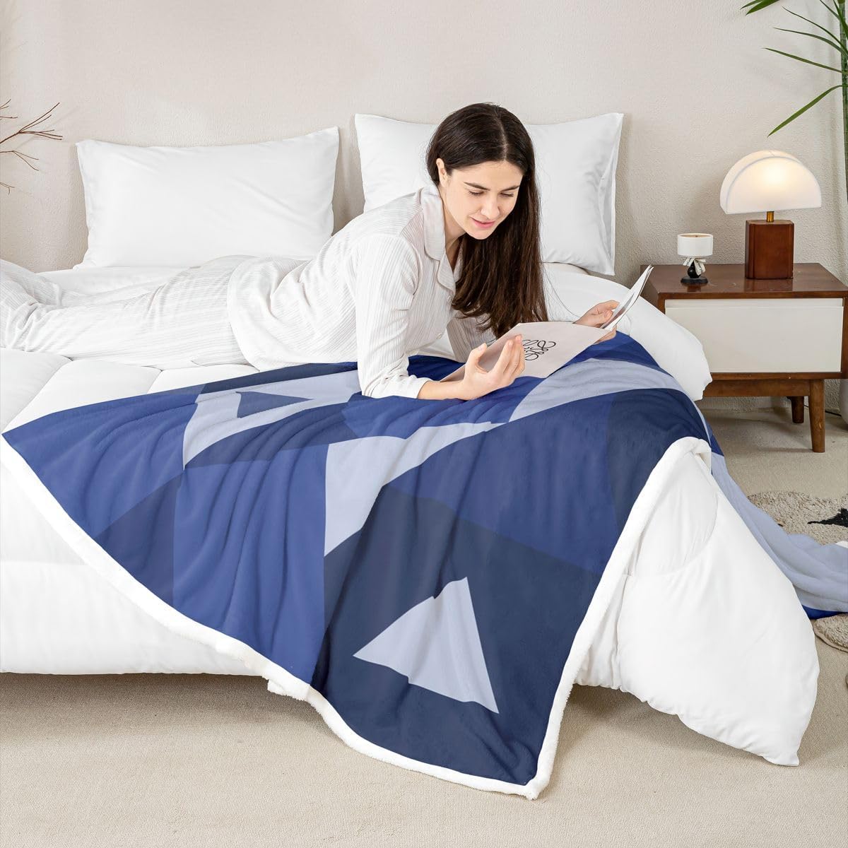Feelyou Geometric Sherpa Throw Blanket for Couch Blue Black Super Soft Cozy Fleece Abstract Blanket for Winter, Plush Throw Modern Art Baby 30"x40" Luxury All Season