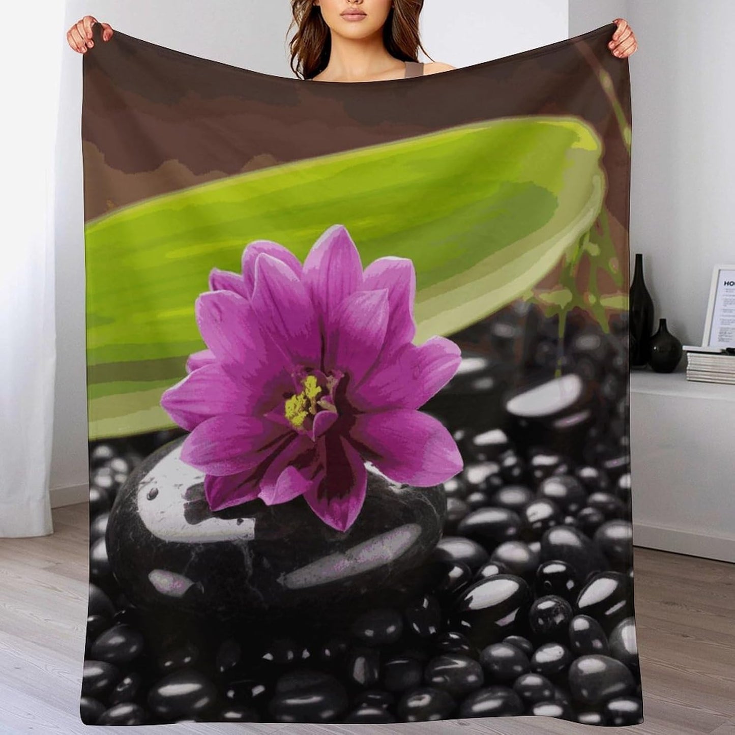 Purple Flower with Black Stone Blanket Super Soft Lightweight Throw Blanket Cute Cozy Warm Bed Blanket Decorative Fuzzy Blanket All-Season Home Decor Gift for Sofa Couch Living Room 60"*80"（150*200cm）