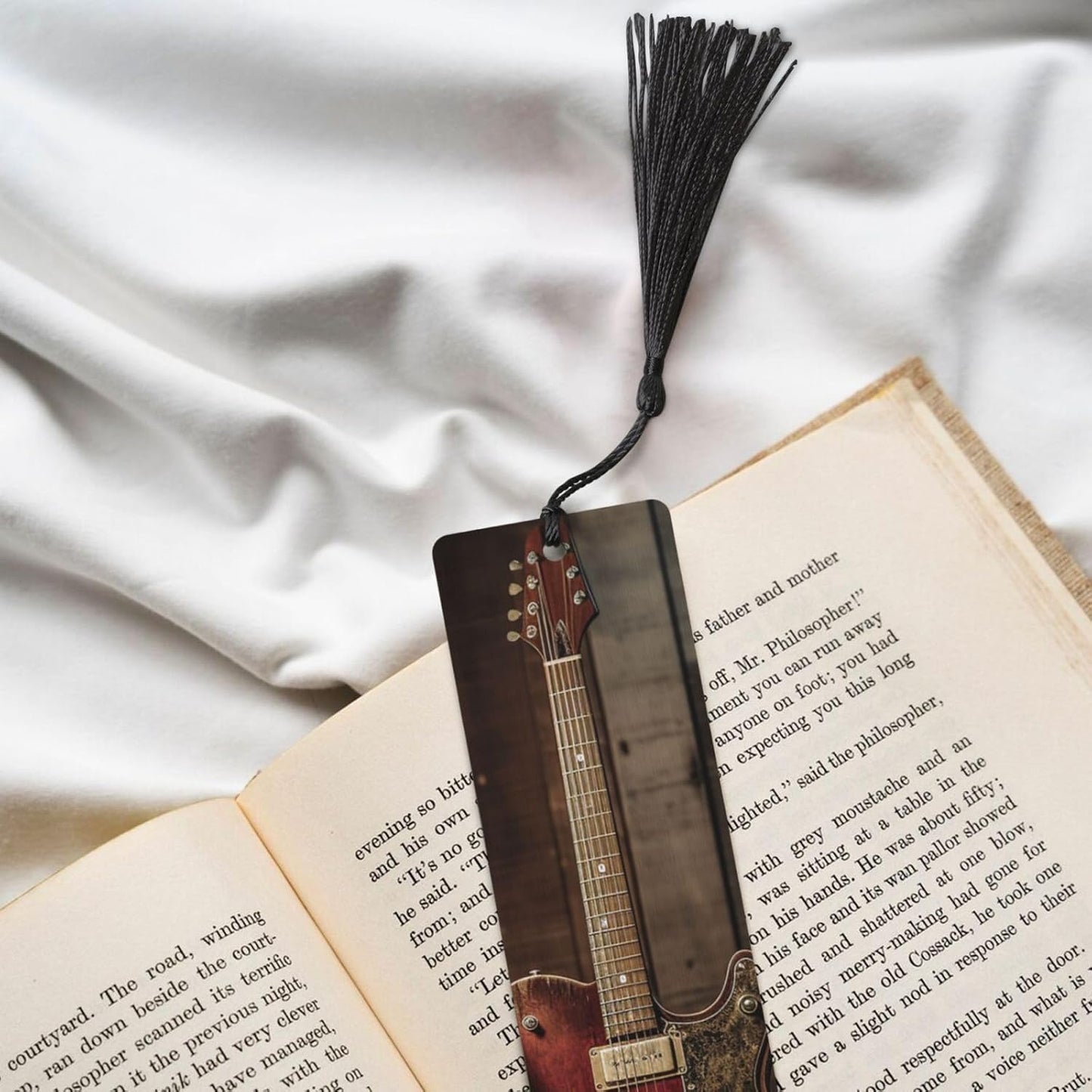 Vintage Electric Guitar Bookmarks Gifts for Women Men, Wooden Bookmarks for Book Lovers, Vintage Book Marks Ornaments with Tassel, Unique Personalized Reading Page Markers Black