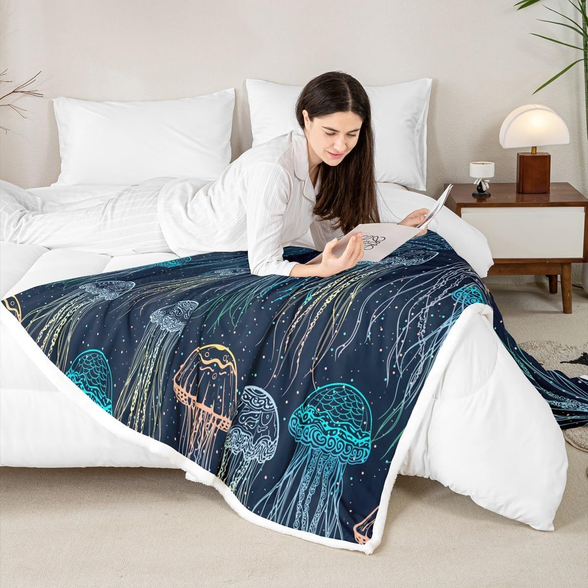 Feelyou Cute Jellyfish Sherpa Blanket Ocean Creature Themed Fleece Throw Blanket Sea Underwater World Warm Plush for Sofa Couch Bed Marine Life Sealife Fuzzy Twin 60"x80"