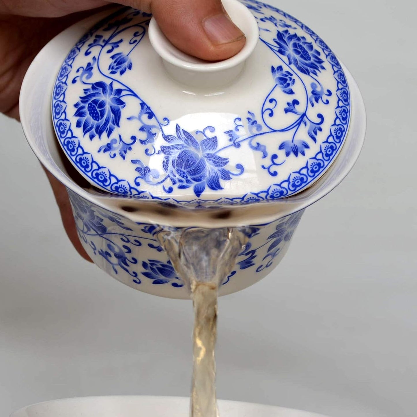 Liang baobao Traditional Gaiwan Tea Set with Lid and Saucer Blue Lotus Design Tea Cup Flower Porcelain Teacups 10oz