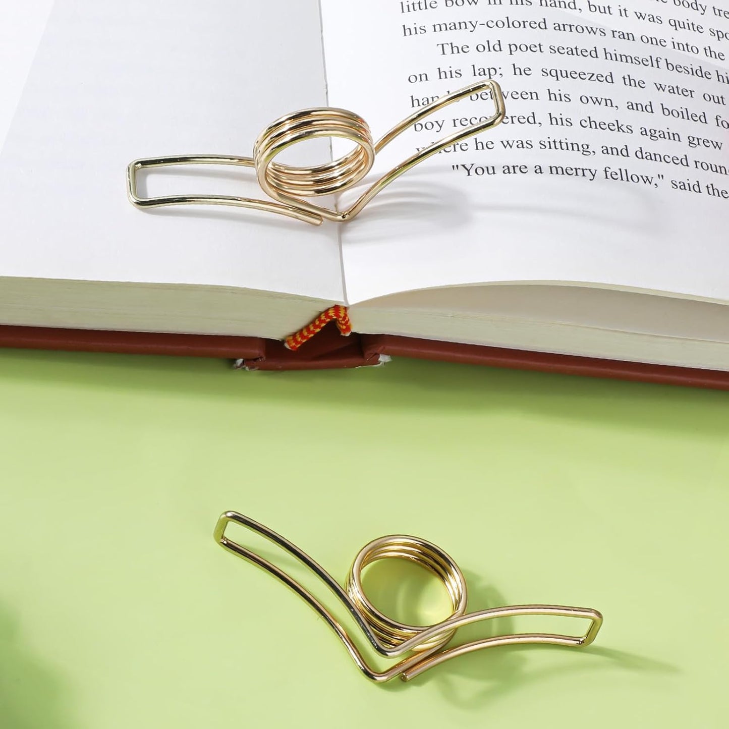 2 PCS V-Shape Books Opener Holder, Metal Thumb Book Page Holder, Gold Page Holders for Thumb, Finger Books Holders Ring for Book Lovers Readers Student Teacher Reading Accessories Gifts