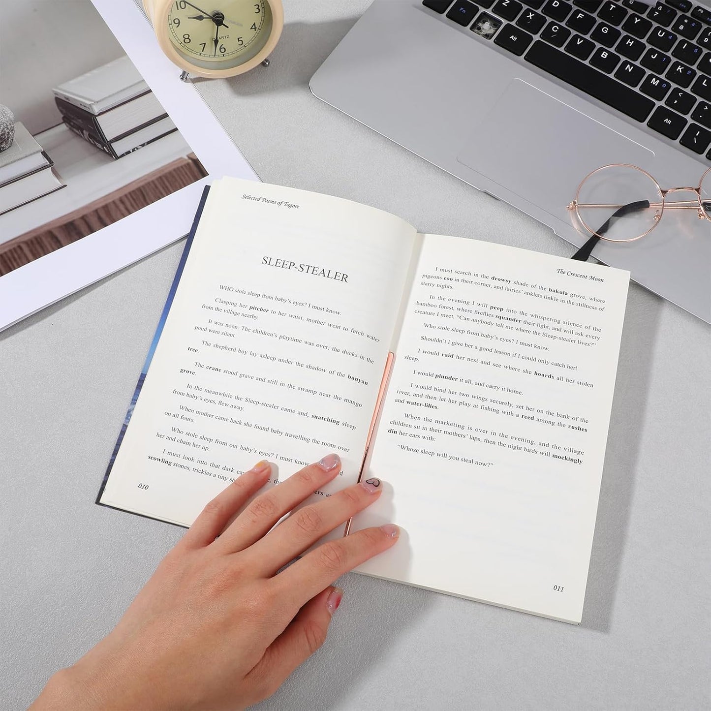 1Pcs Upgrade Book Holder Ring - Metal Thumb Book Page Holder - Lightweight Finger Ring Book Opener - Ergonomic Book Clip Bookmark Perfect Gift for Book Lovers (Rose Gold)