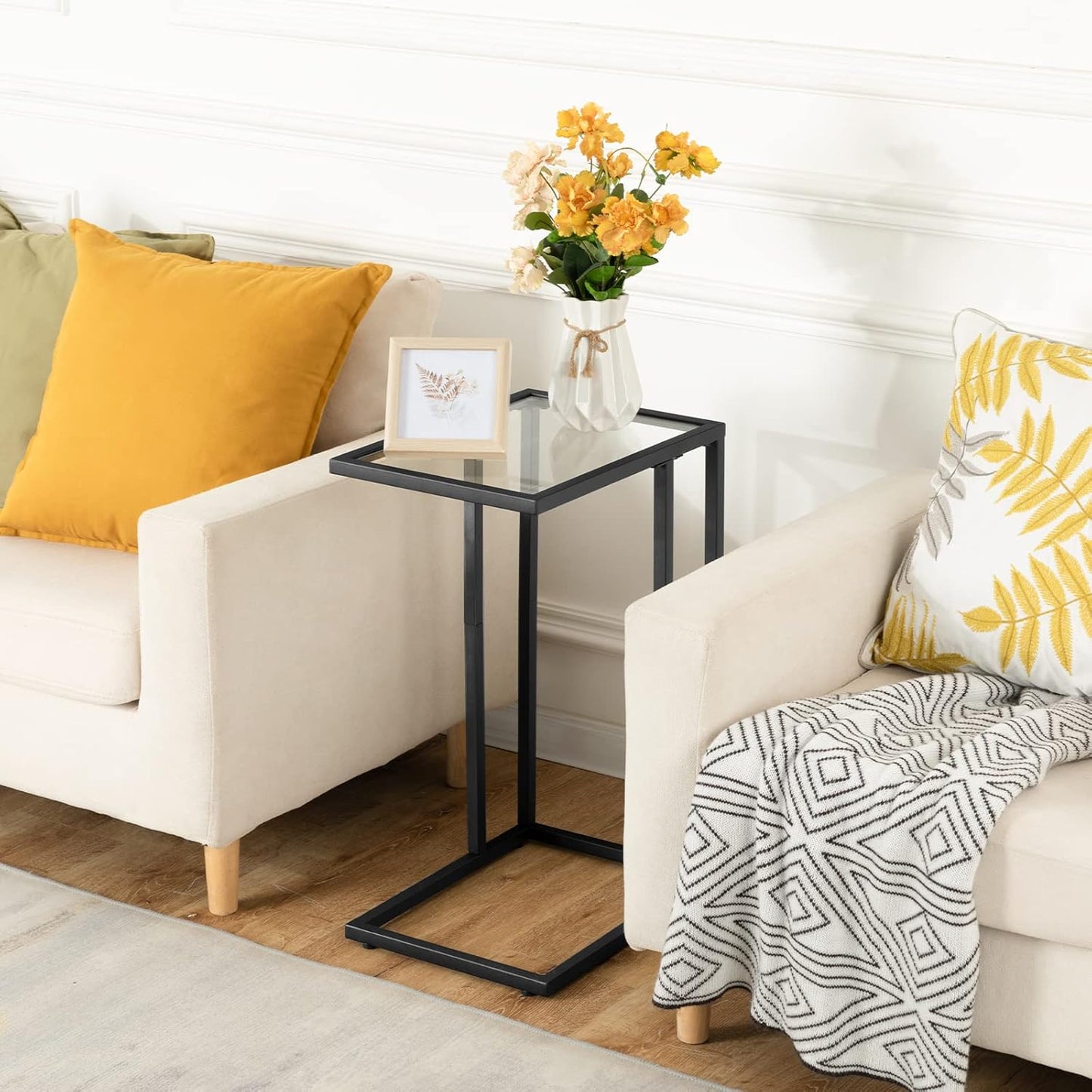 HOOBRO Black C Shaped End Table, Side Table for Sofa, Couch Table for Small Space with Tempered Glass, Metal Frame, Modern Style, Black BK03SF01