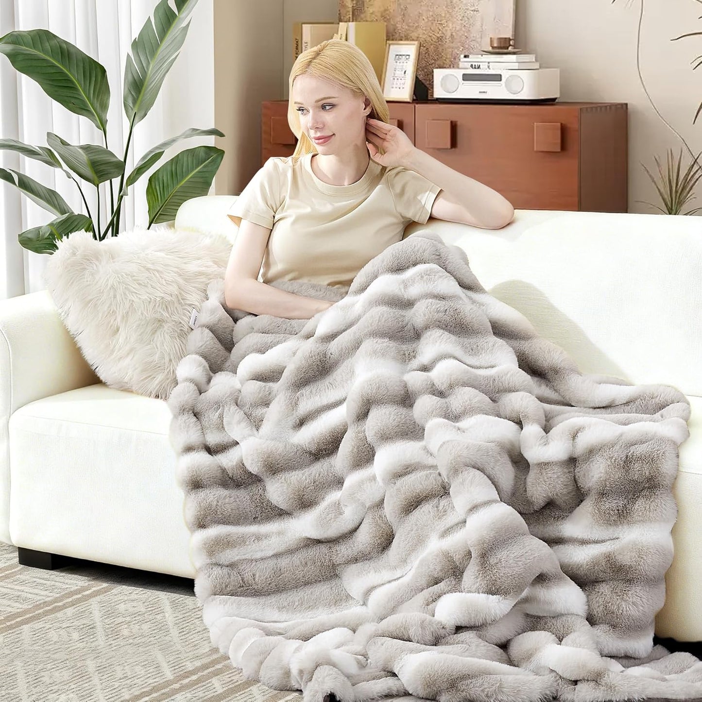Plush Faux Rabbit Fur Throw Blanket – 850GSM Thick & Warm, Ultra Soft Fluffy Blanket for Couch, Bed, Sofa, Ideal Gift for Women, 50" × 60", Grey