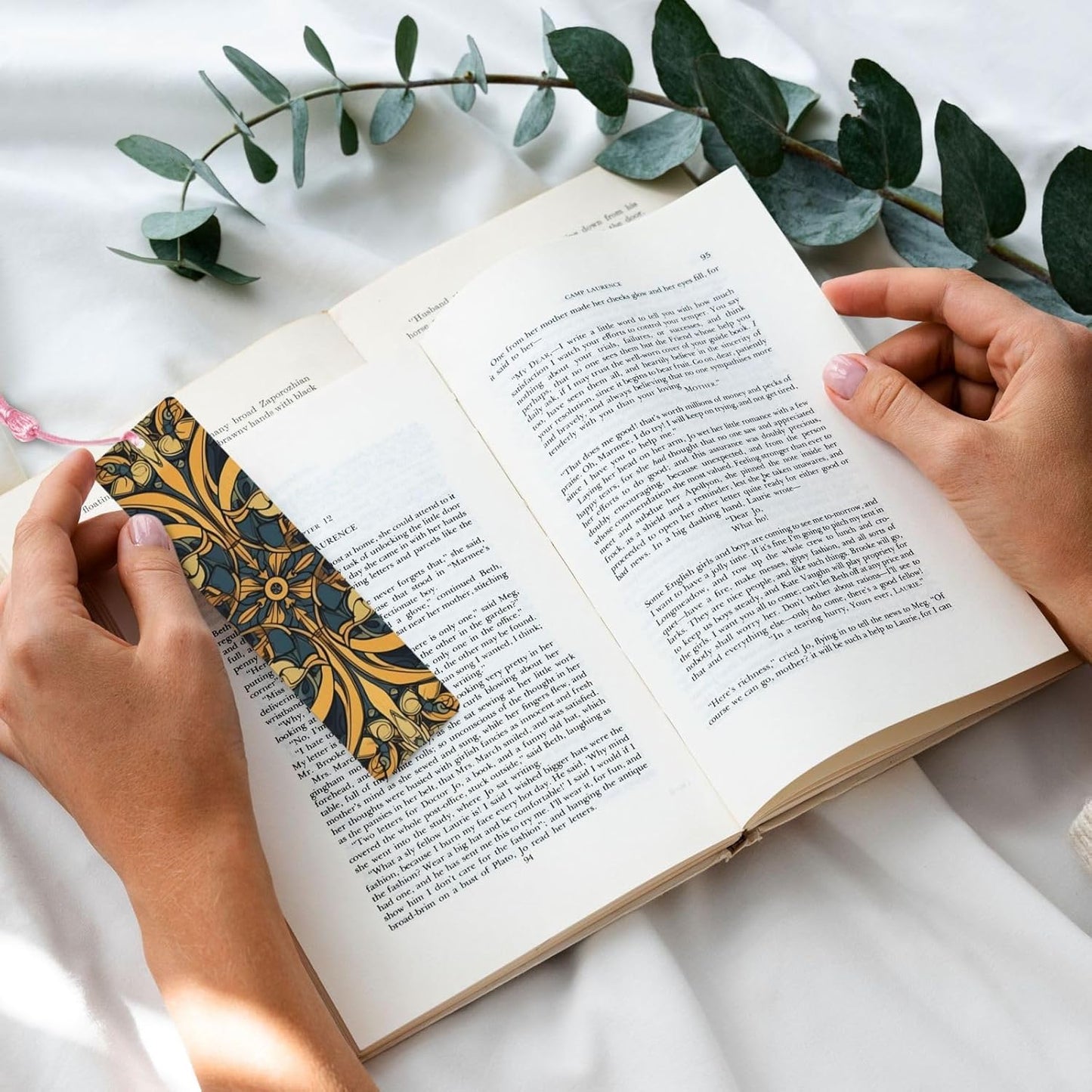 Smooth Lines Bookmarks Gifts for Women Men, Wooden Bookmarks for Book Lovers, Vintage Book Marks Ornaments with Tassel, Unique Personalized Reading Page Markers Pink