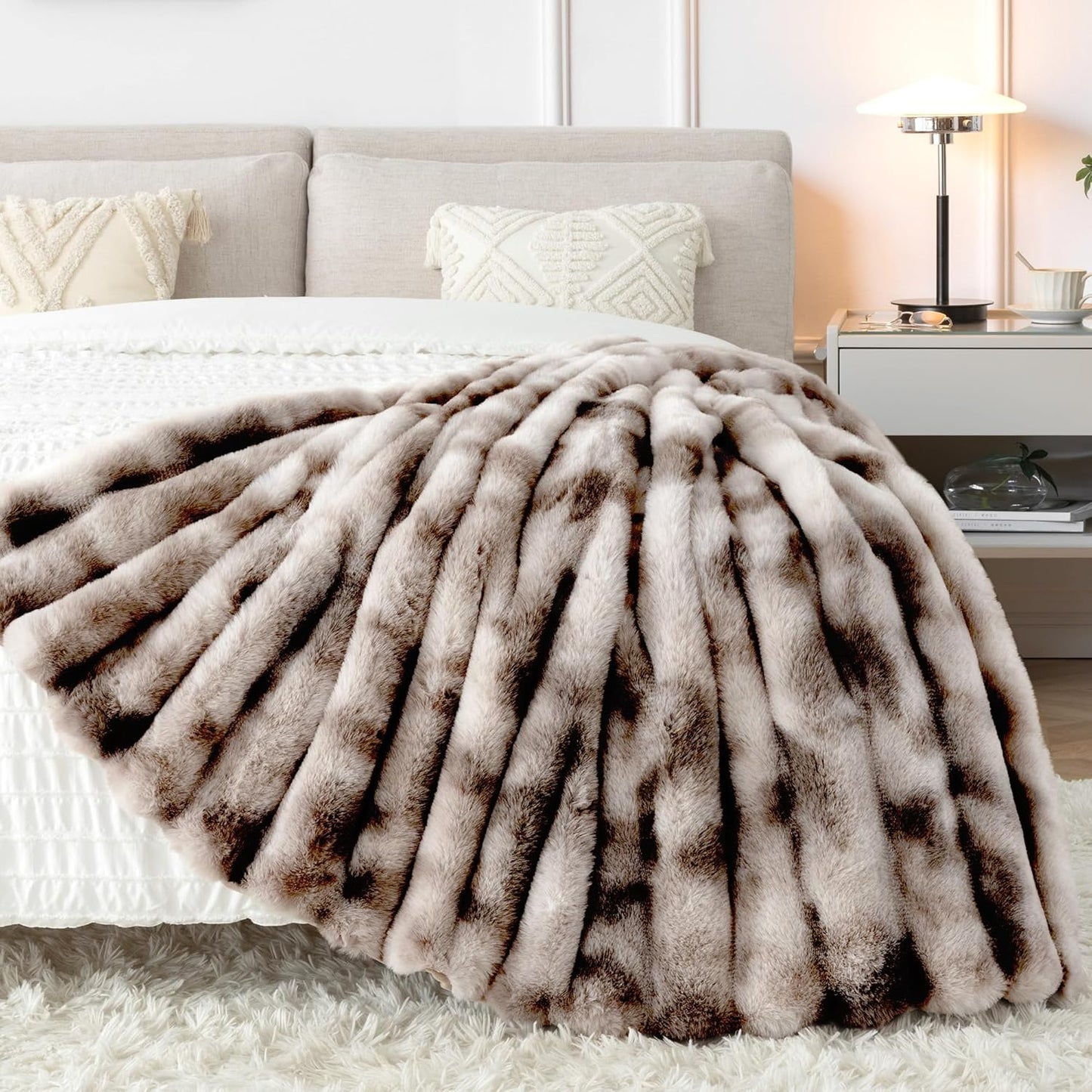 Touchat Luxury Faux Rabbit Fur Throw Blanket for Couch, Super Heavy Warm Cozy Blanket for Sofa Bedroom Living Room, Ultra Soft Fluffy Reversible Plush Blanket for Home Decor Gifts, Tie-dye Coffee