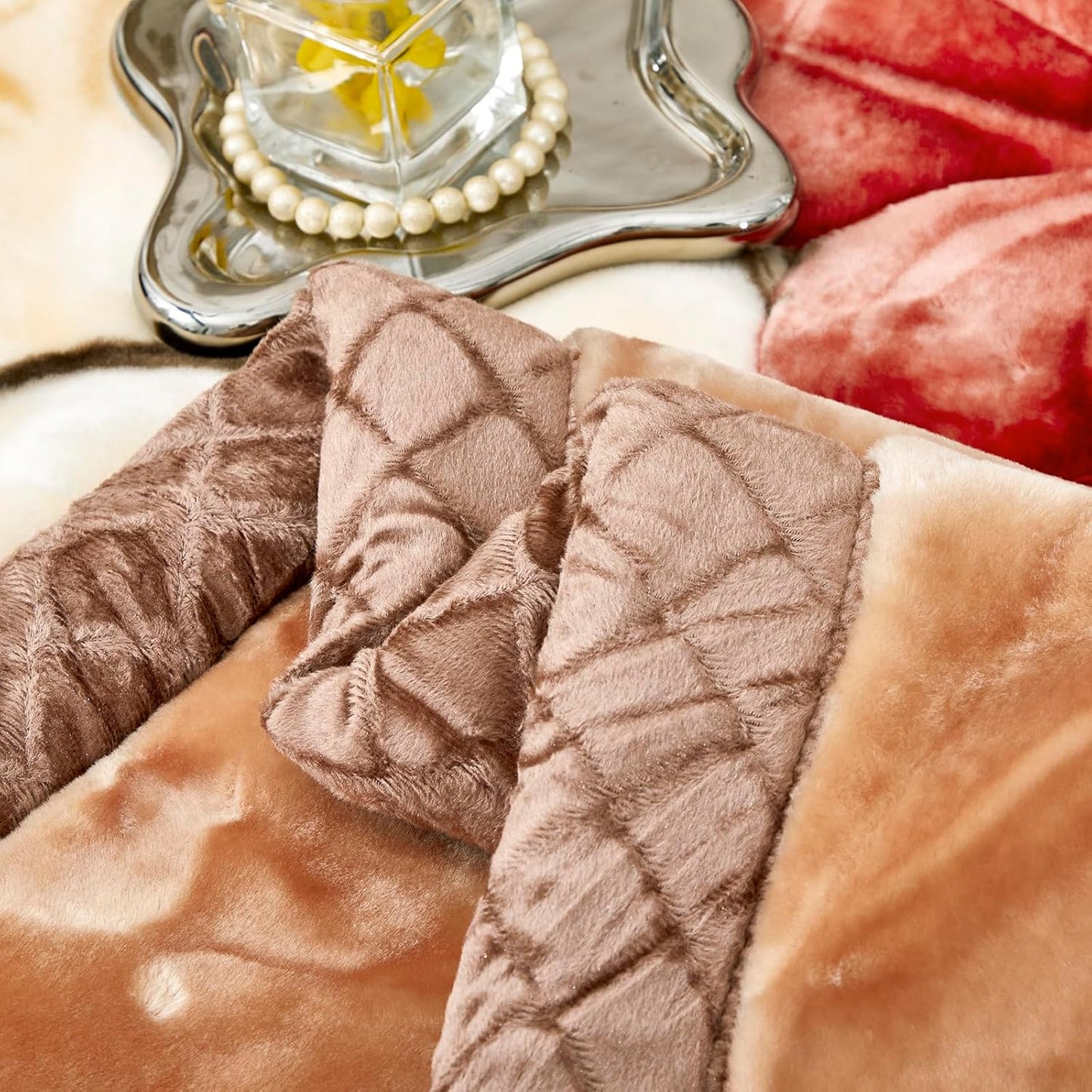 LGYKUMEG Mink Fleece Throw Blanket 55" × 75" - 2 Ply Reversible Silky Soft Plush Warm Blanket for Autumn Winter 5.5 Lb /2.5kg.