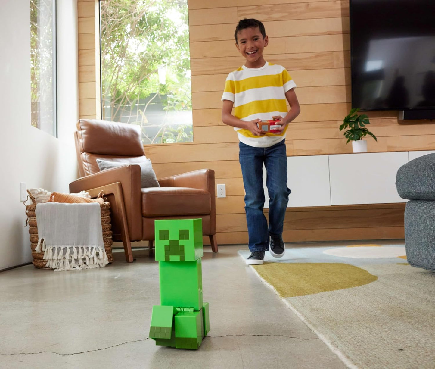 Mattel Minecraft Exploding RC Creeper with Lights & Sounds, 10 Explosion Particles, Game-Authentic Movement & DLC Code