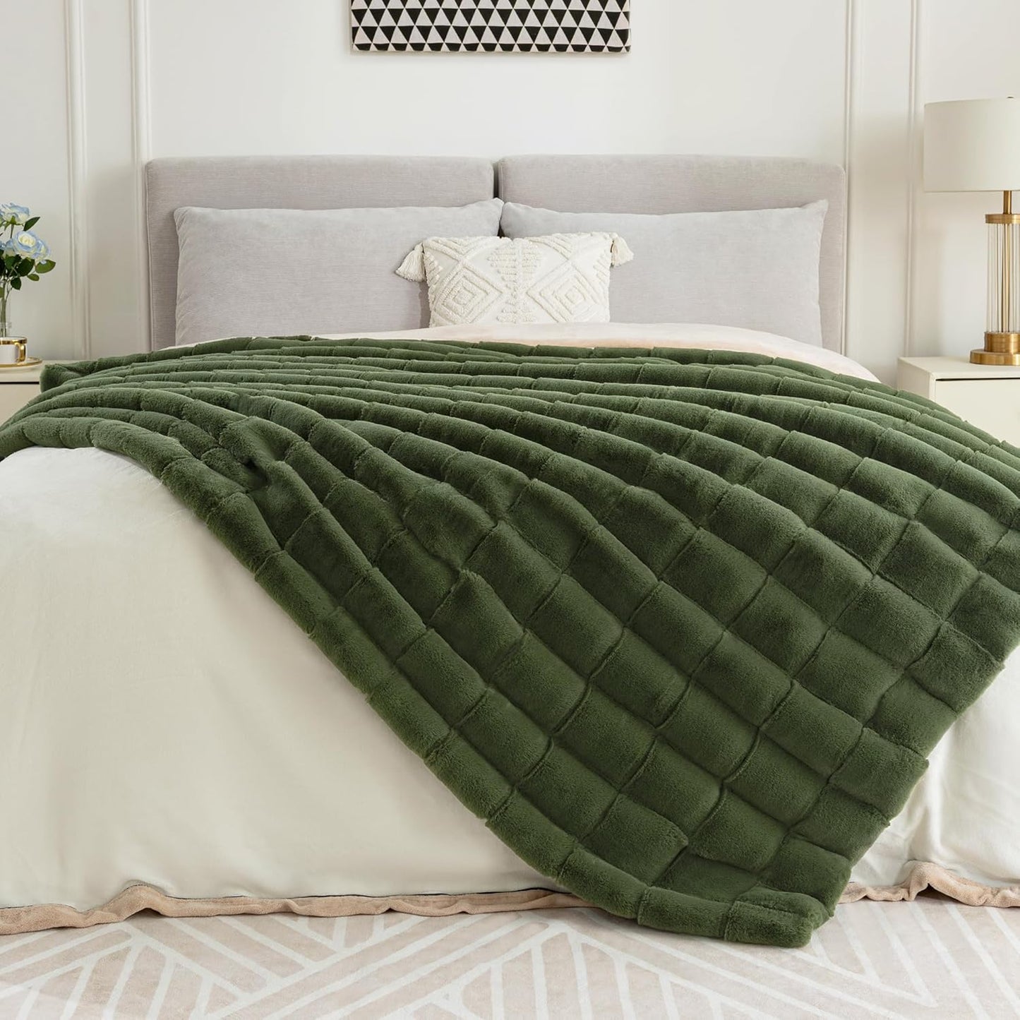 Touchat Faux Fur Blanket Twin Size, Luxury 1000GSM Ultra Thick Warm Rabbit Blanket for Couch Bed Sofa, 3D Checkered Pattern Soft Winter Heavy Minky Blankets for Women Christmas Birthday Gift, Green