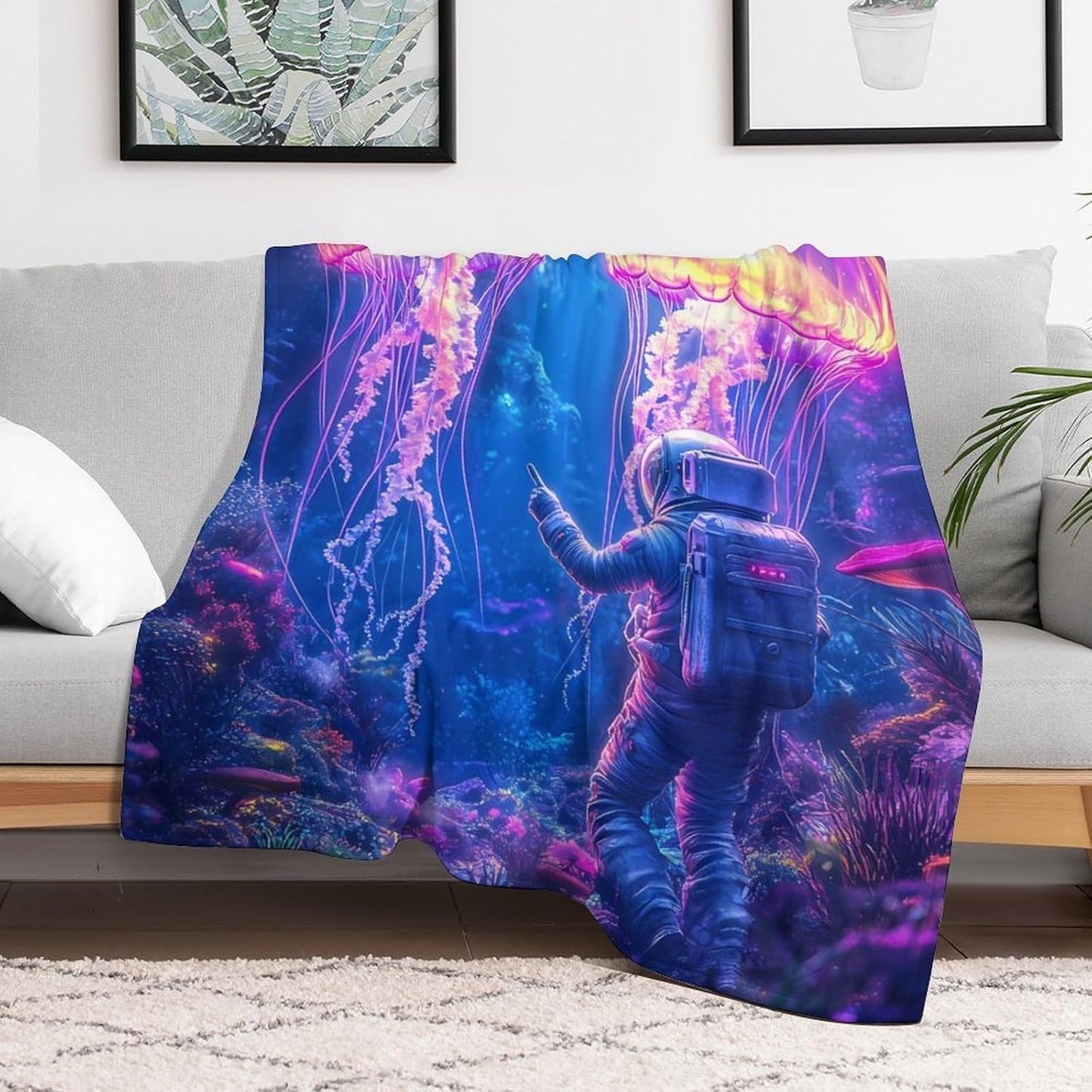 Astronaut Jellyfish Throw Blanket for Couch Bed Plush Cozy Fuzzy Flannel Blanket for All Season 40"x50"