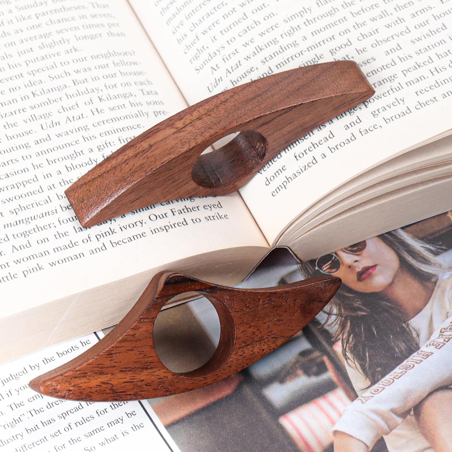 2Pcs Book Page Holder Thumb Book Page Holder for Reading with One Hand Book Thumb Page Holder Reading Accessories for Book Lovers Thumb Bookmark (Walnut)