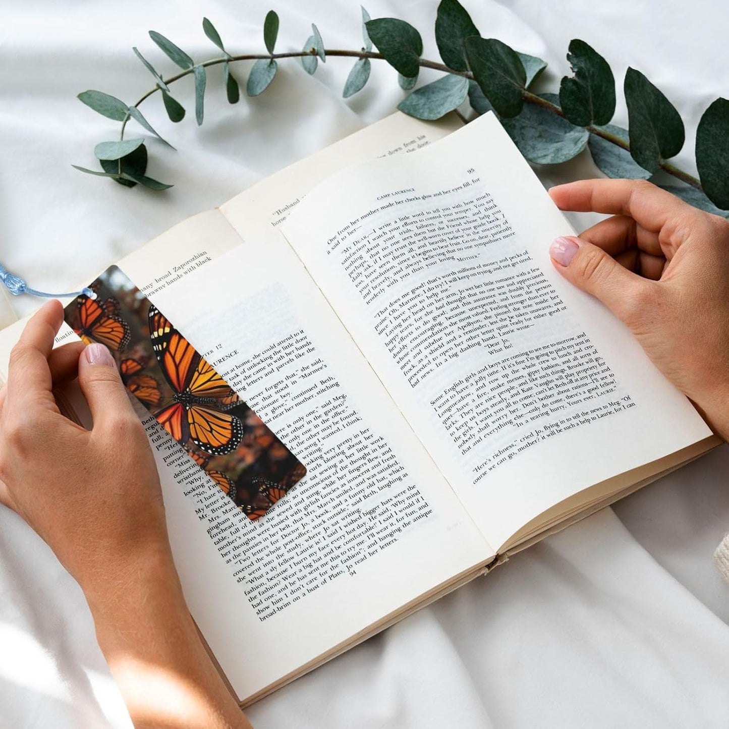 Monarch Butterflies Wood Bookmark for Book Lovers Birthday Teachers Gift, Handmade Craft Book Marks Ornaments with Tassel Exquisite Reading Page Markers for Men Women