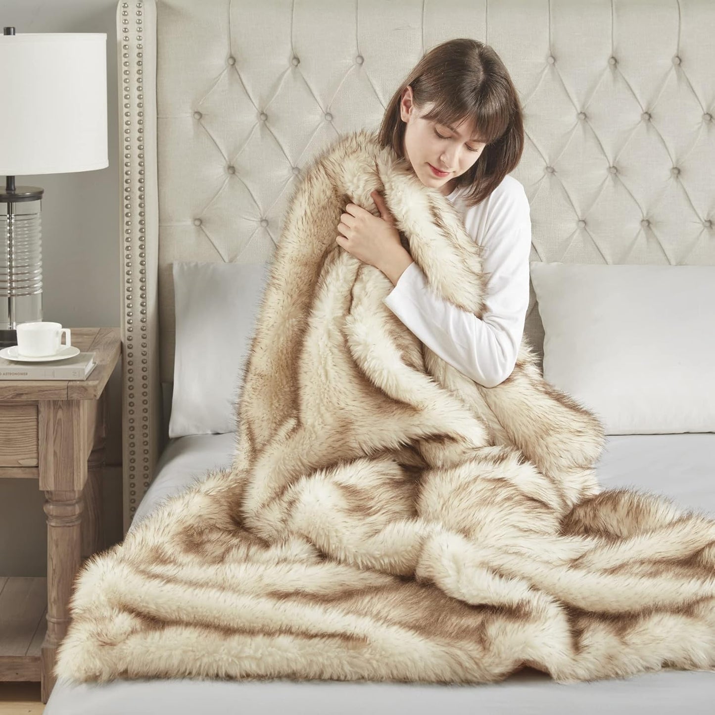Hyde Lane Faux Fur Throw Blanket - Ultra Long Pile, Luxury Fluffy Fox Golden with Brown Tipped Throws for Couch Sofa Decoration, Fuzzy Plush Blankets for Women, 50x60