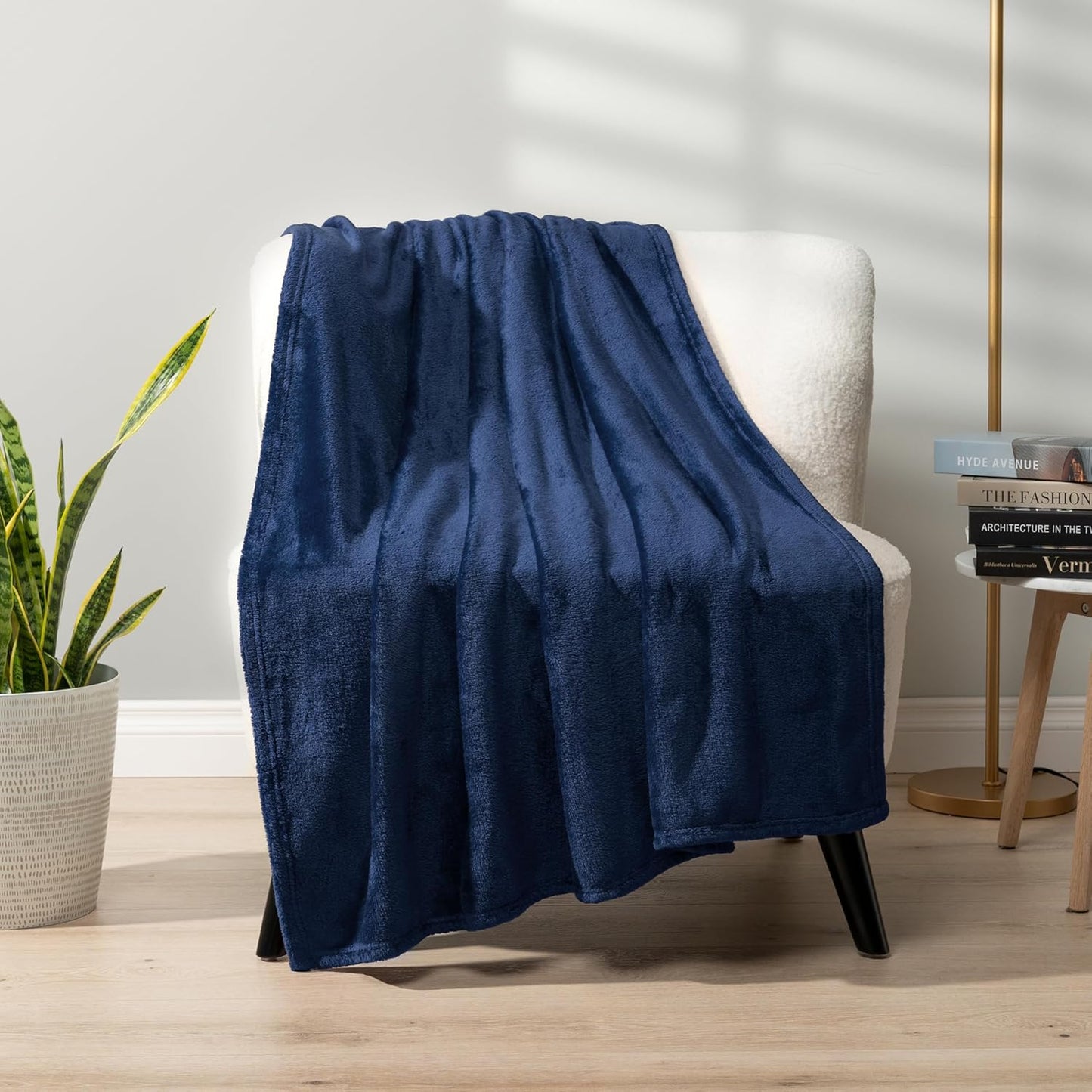 PAVILIA Navy Blue Fleece Throw Blanket for Couch, Dark Blue Super Soft Fuzzy Flannel Throw for Sofa, Luxury Plush Microfiber Bed Blanket, Cozy Home Decorative Velvet Gift Blanket, 50x60