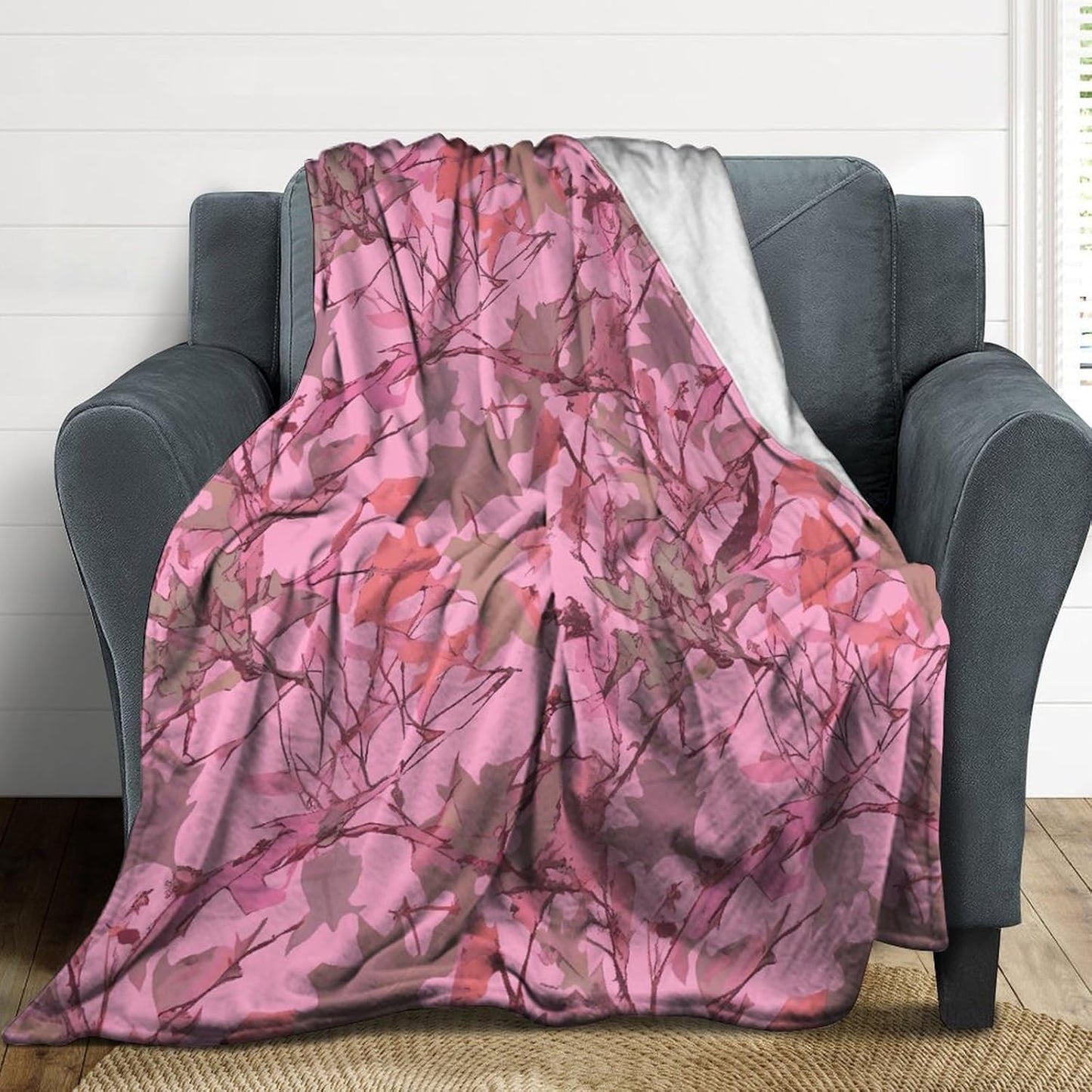 Pink Leaves Camo Blanket Super Soft Lightweight Throw Blanket Cute Cozy Warm Bed Blanket Decorative Fuzzy Blanket All-Season Home Decor Gift for Sofa Couch Living Room 50"*60"（130 * 150cm）
