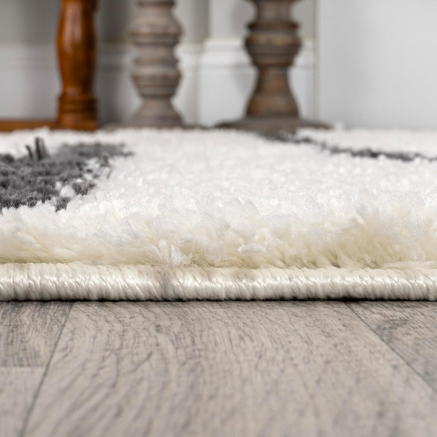 JONATHAN Y Alaro Berber Stripe Shag White/Gray Indoor Area Rug, 4x6, Bohemian, Contemporary, Easy-Cleaning for Living Room, Bedroom, Kitchen, Pet Friendly, Non-Shedding (MOH402A-4)