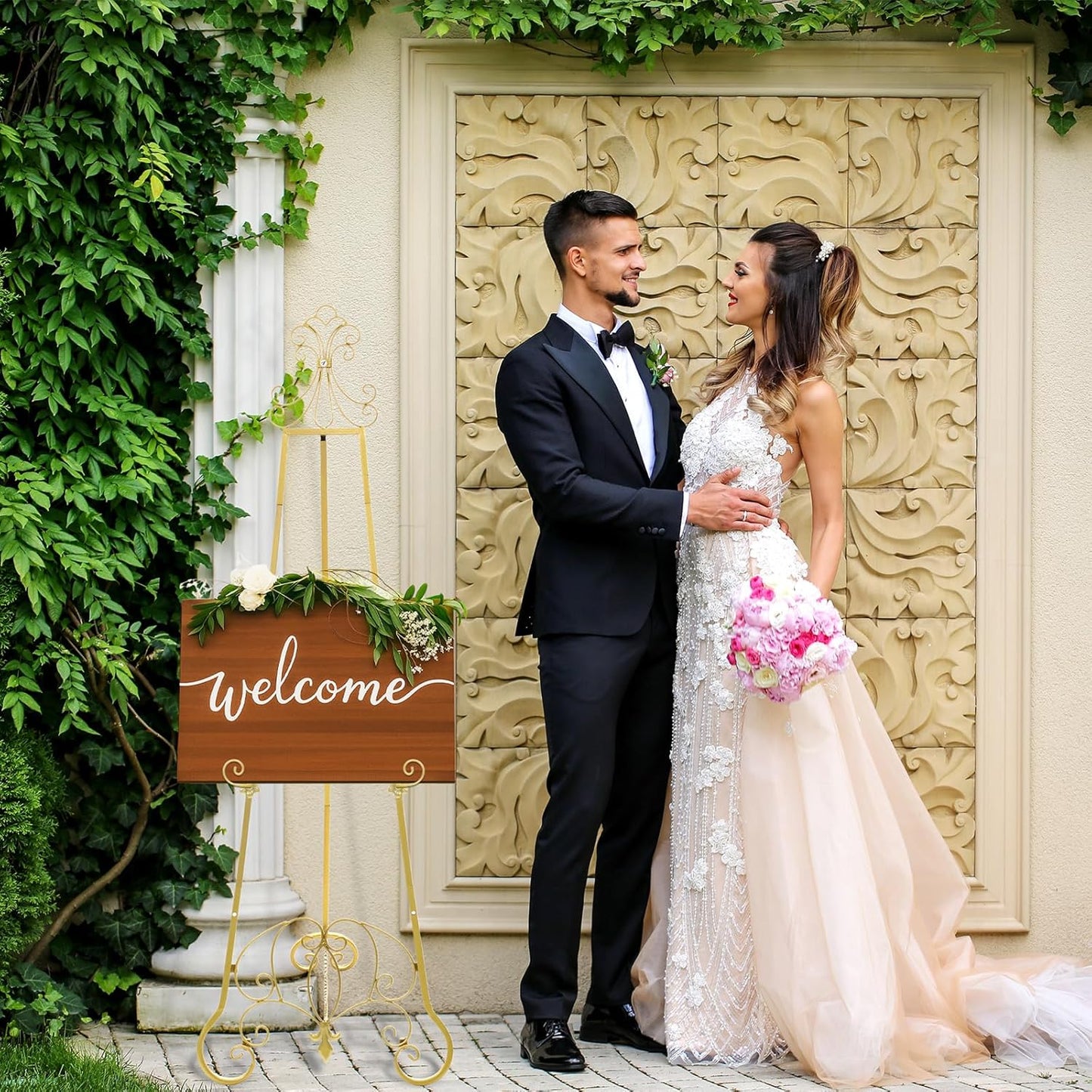 Gold Easel Stand for Wedding Sign, 57'' Adjustable Vintage Scroll Floor Display Stand with Chain Support for Welcome Poster, Photo, Art, Decorative Event Display