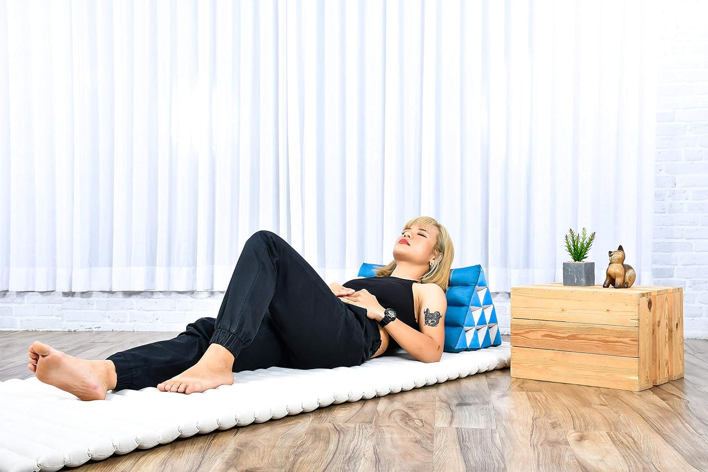 Leewadee Thai Triangle Cushion – Comfortable Backrest for TV or Reading, Wedge Pillow - Eco-Friendly Natural Kapok Filling, 20 x 13 x 13 inches, Light Blue