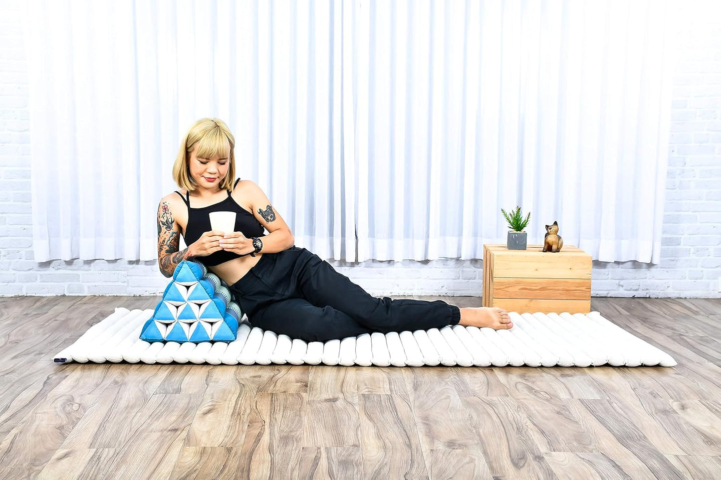 Leewadee Thai Triangle Cushion – Comfortable Backrest for TV or Reading, Wedge Pillow - Eco-Friendly Natural Kapok Filling, 20 x 13 x 13 inches, Light Blue
