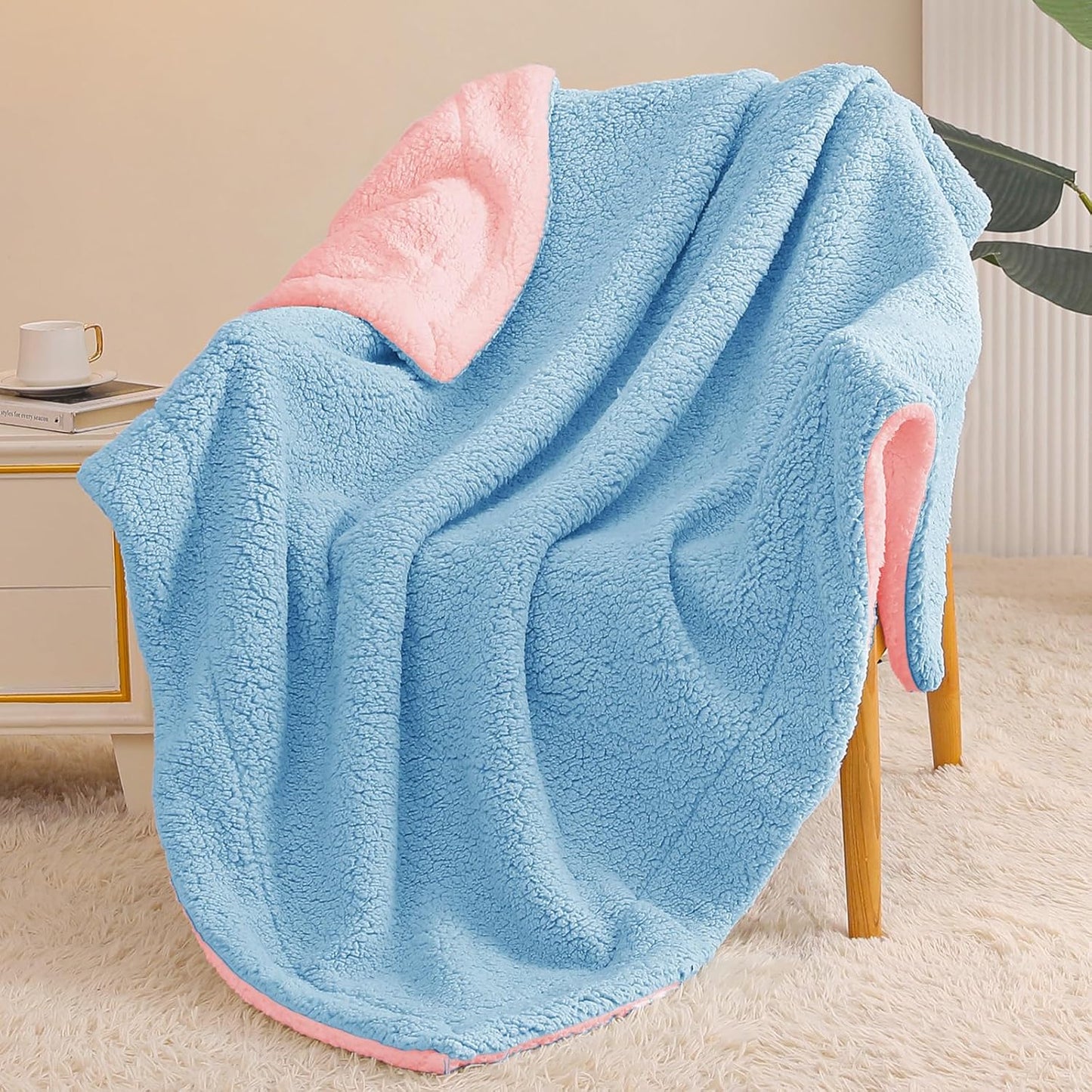 Exclusivo Mezcla Reversible Sherpa Throw Blanket for Couch, Thick and Warm Fleece Blankets for Winter, Soft Plush Fluffy, 50x60 Inches, Blue/Light Pink
