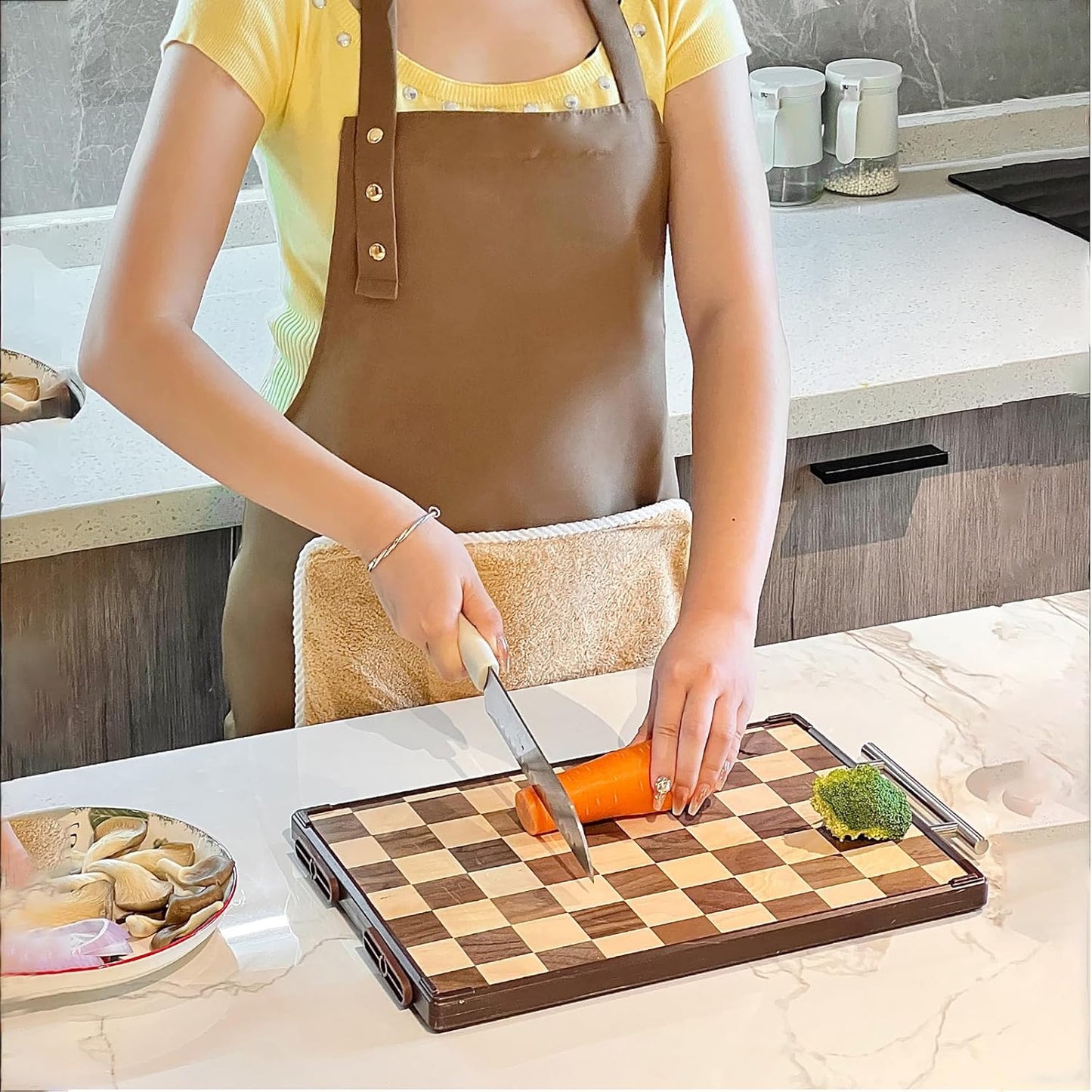 Apron with Towel, 2 Hand Towel & XL Pocket,for Art, Teaching, Kitchen, Cooking, Cleaning, Gardening, Home