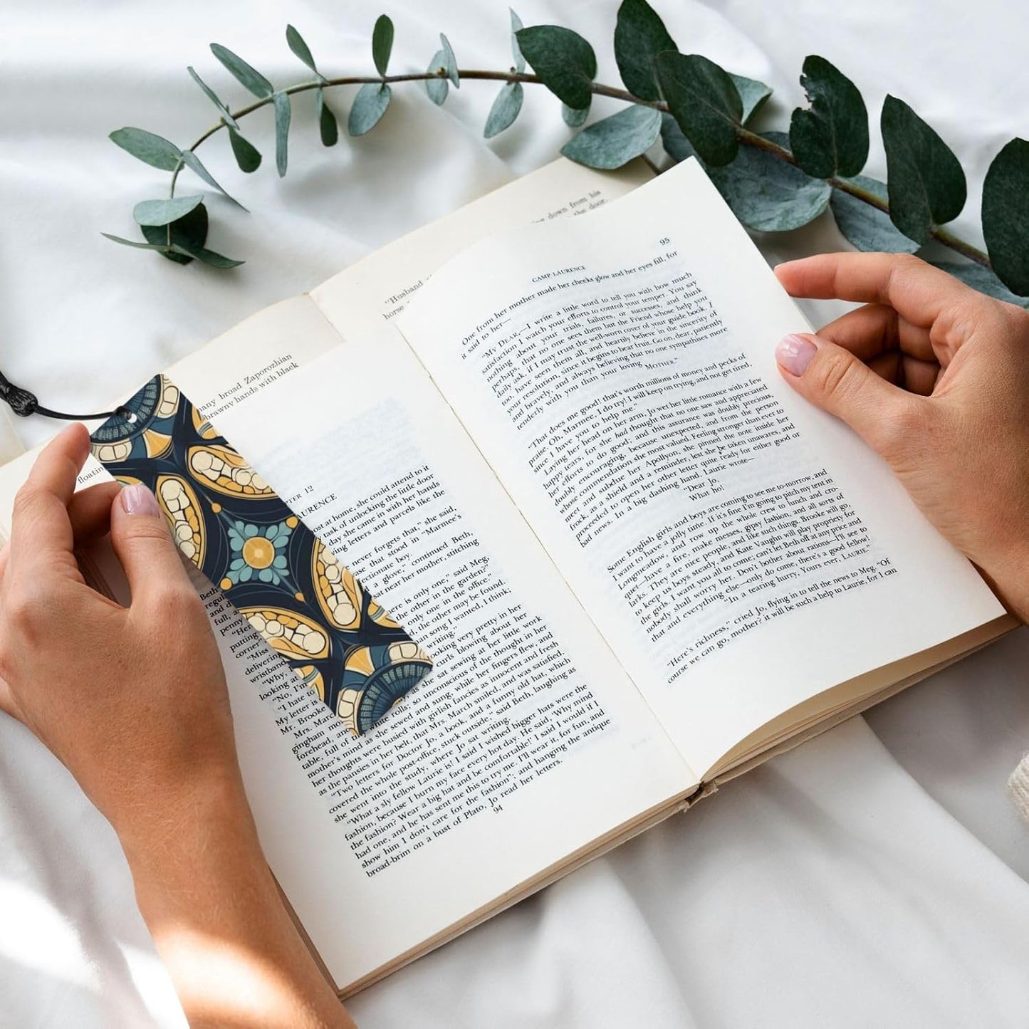 Oblate Pattern Bookmarks Gifts for Women Men, Wooden Bookmarks for Book Lovers, Vintage Book Marks Ornaments with Tassel, Unique Personalized Reading Page Markers Black
