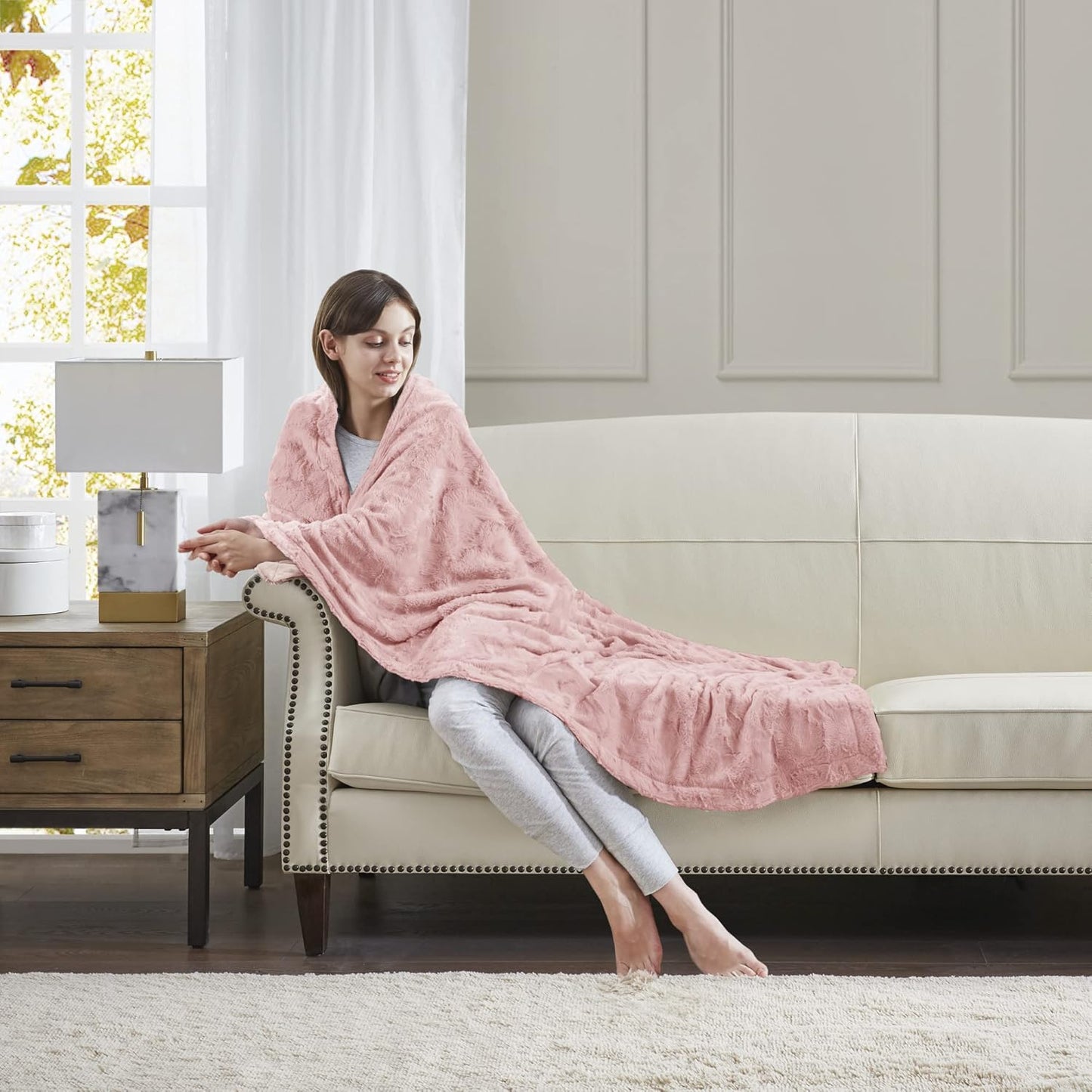 Madison Park Zuri Soft Plush Luxury Oversized Faux Fur Throw Animal Stripes Design, Faux Mink On The Reverse, Modern All Seasons Blanket for Bed, Sofa Couch, Office, Blush, 60x70