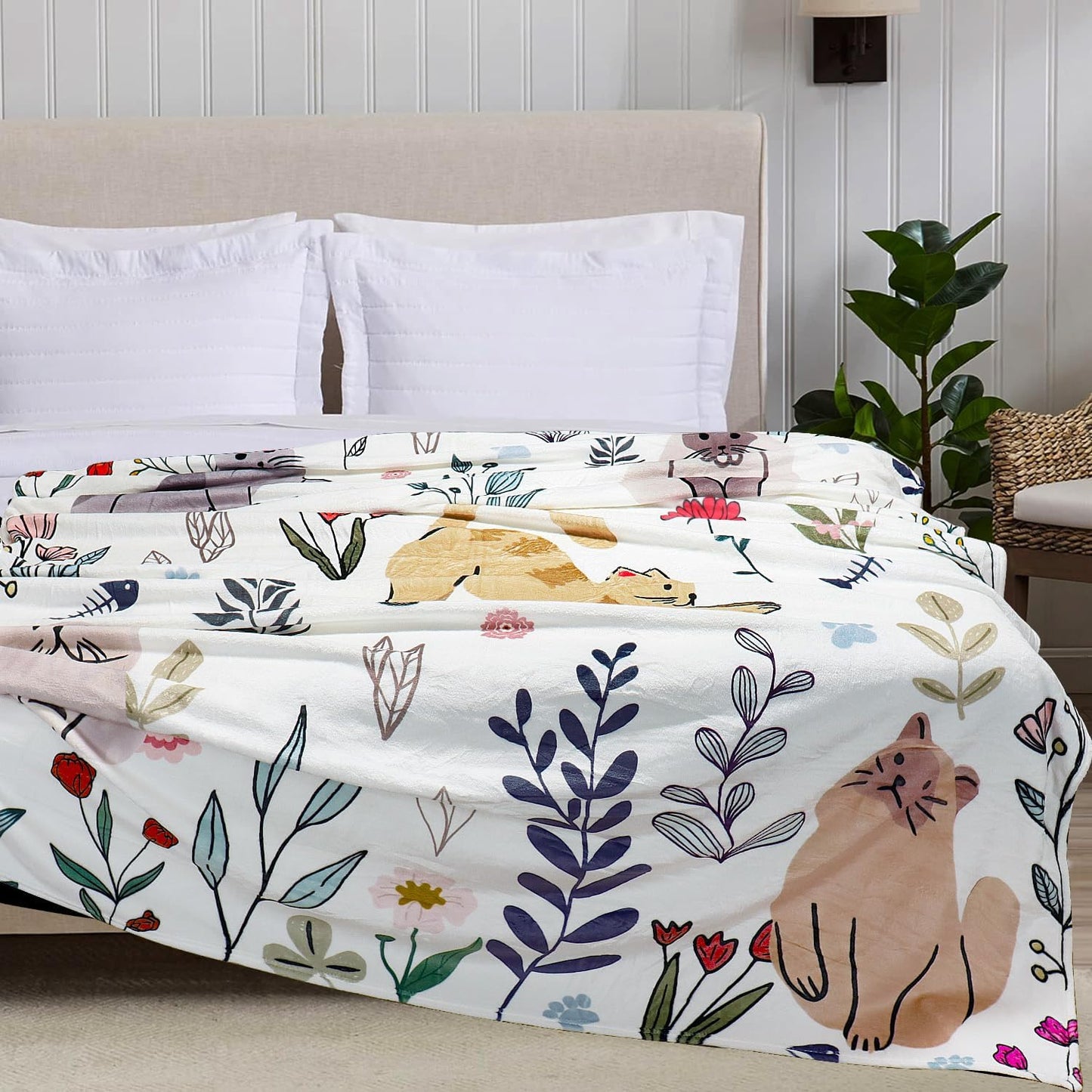 Cat Throw Blanket Floral Flower Throw Blankets Gift for Cat Lover Throw Blanket Cats Themed Flannel Cozy Fuzzy Plush Throw Blankets for Bed Chair Couch 60" X 80"