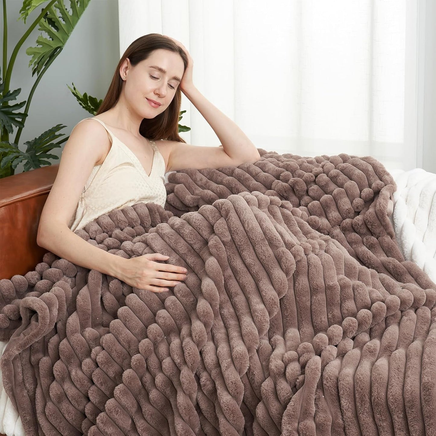 Amélie Home Faux Fur Throw Blanket for Couch, Cozy Fuzzy Fluffy Fur Luxurious Soft Striped Plush Gift Blankets for Family Sofa Chair Bedroom, 55"x70", Light Coffee