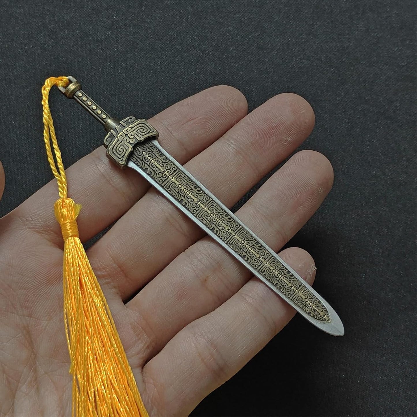 2PCS Sword Bookmark with Tassels Metal Book Mark，Your Reading Assistants，Vintage Bookmark for Men Women，Office School Library Bookstore Home，Creative Vintage Style Book Mark with Tassels(Gold)